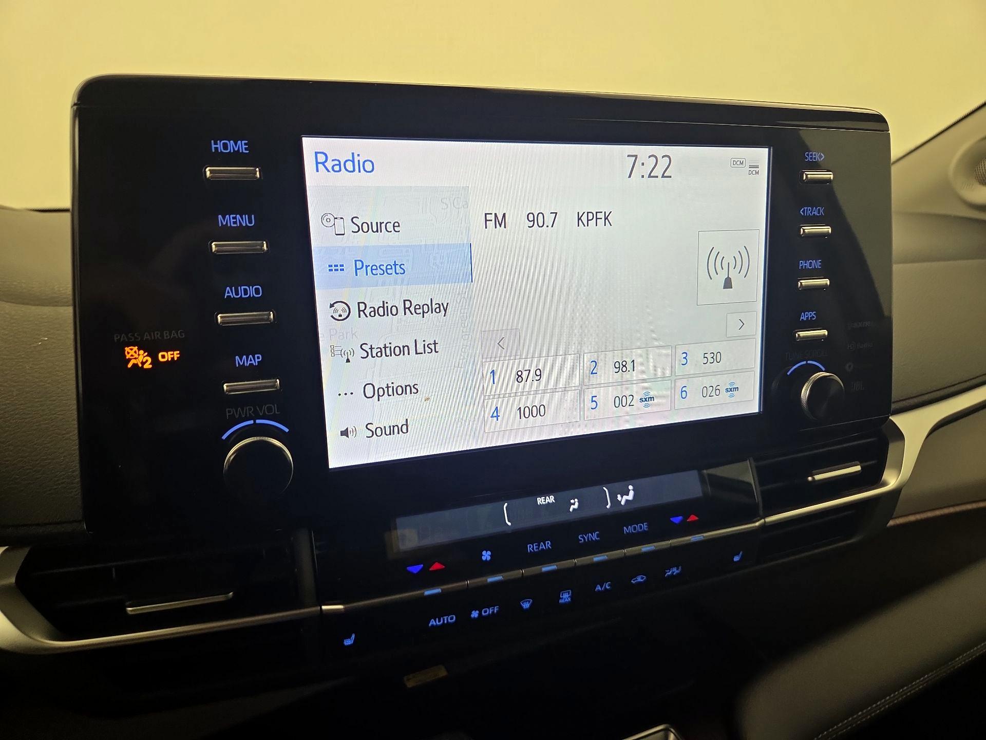 Thumbnail: 2023 Toyota Sienna - 16