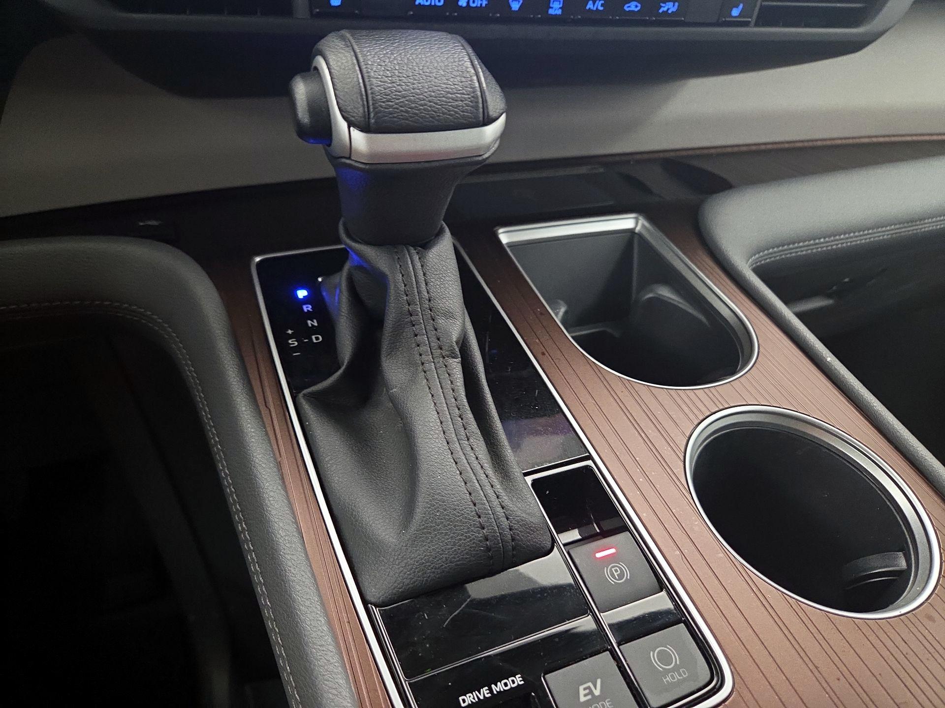Thumbnail: 2023 Toyota Sienna - 18