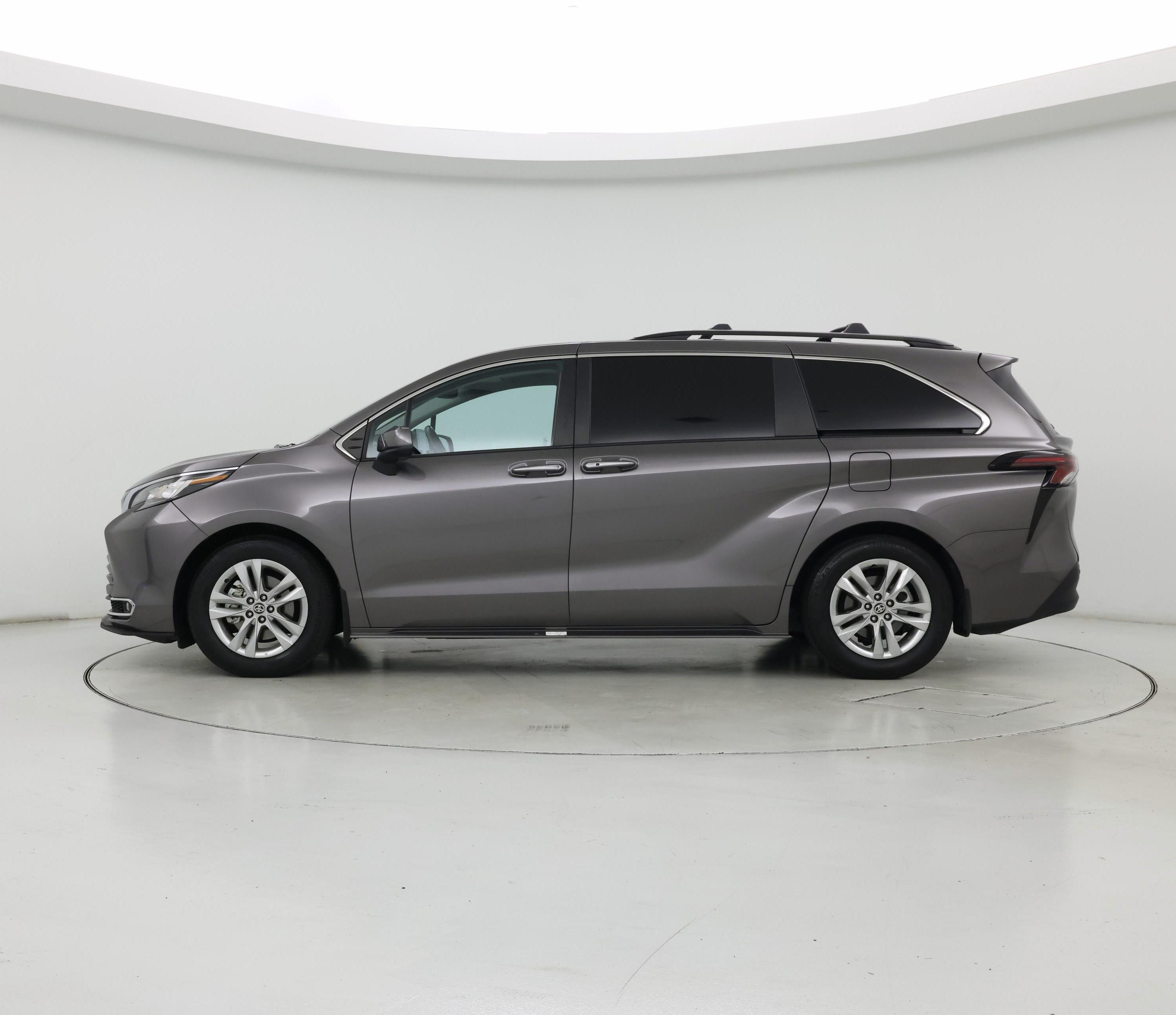 Thumbnail: 2023 Toyota Sienna - 3
