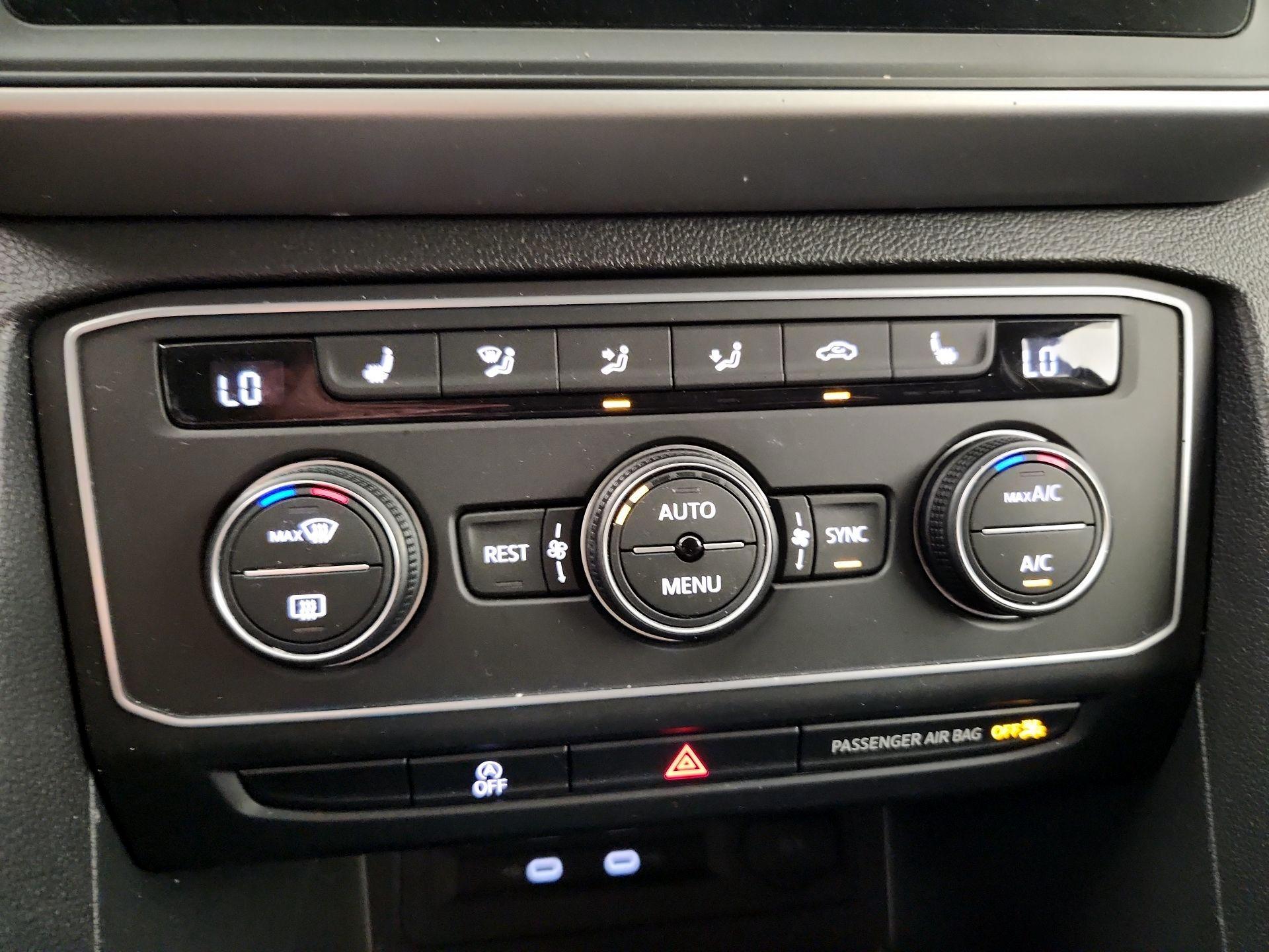 Thumbnail: 2021 Volkswagen Atlas - 16