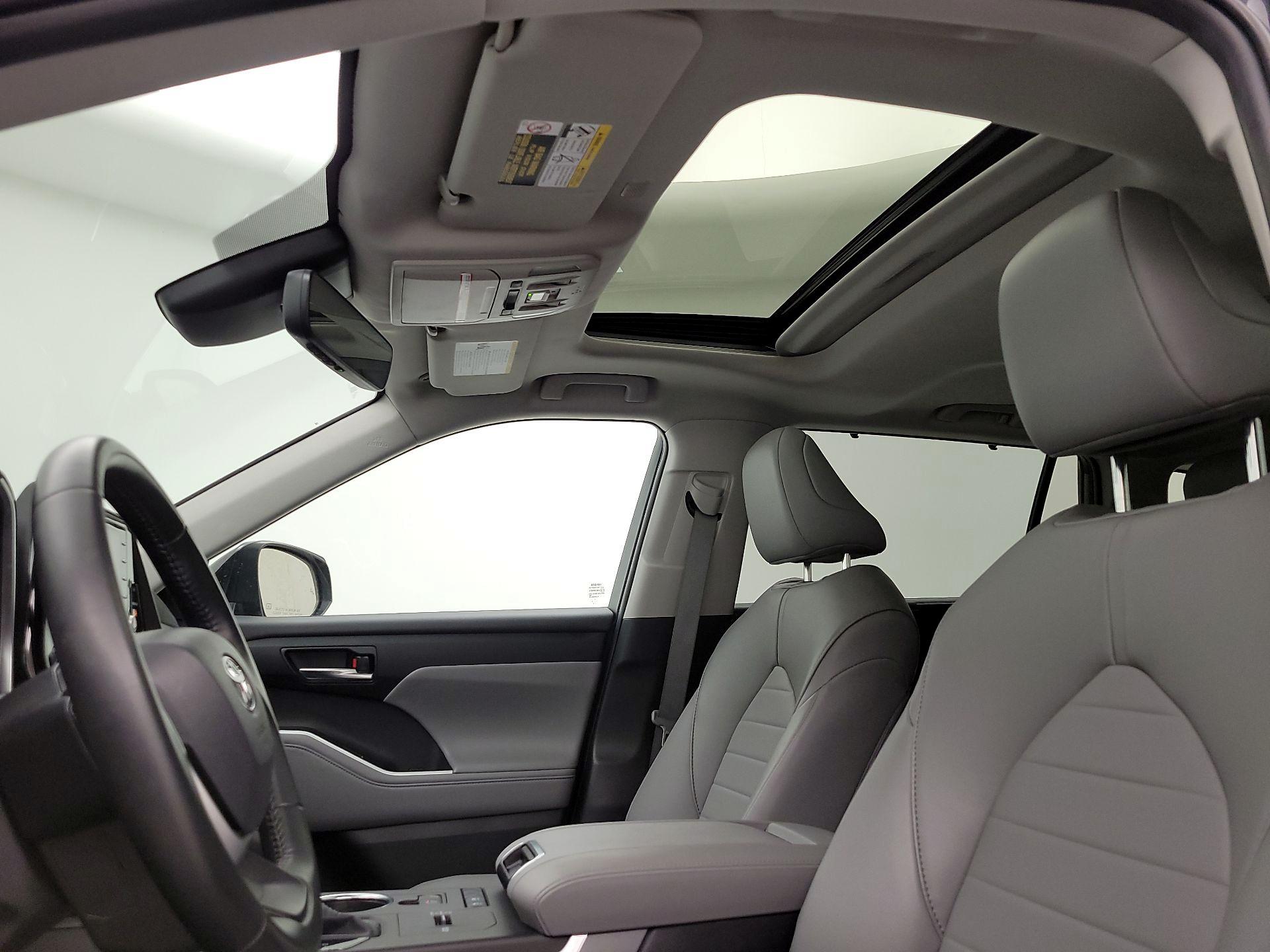 Thumbnail: 2022 Toyota Highlander - 17