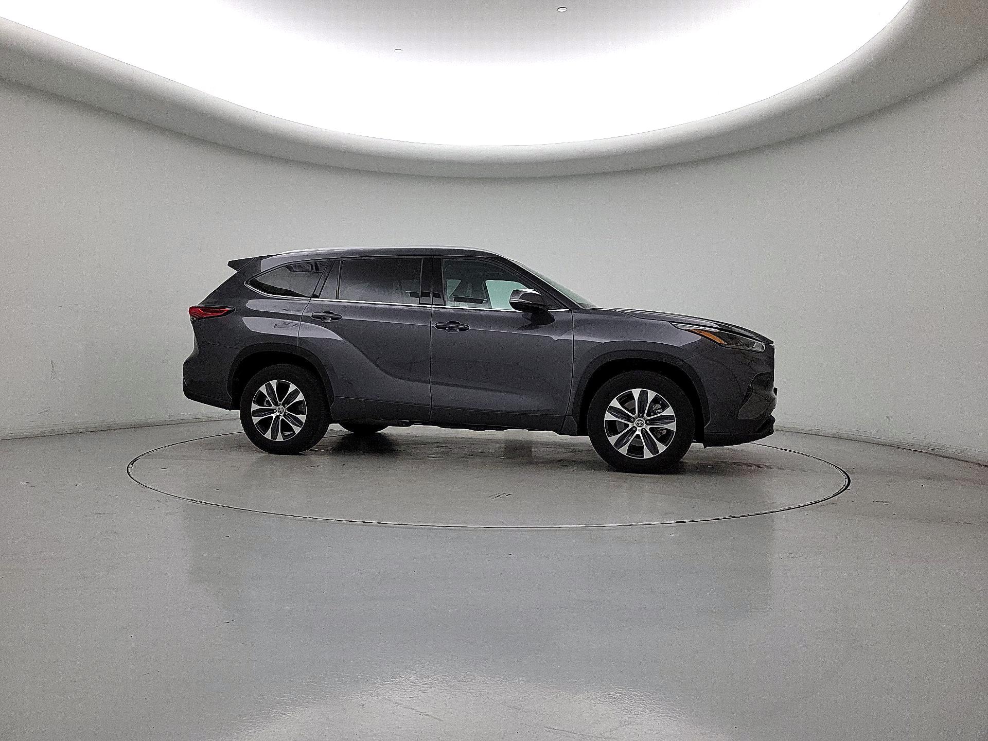 Thumbnail: 2022 Toyota Highlander - 4
