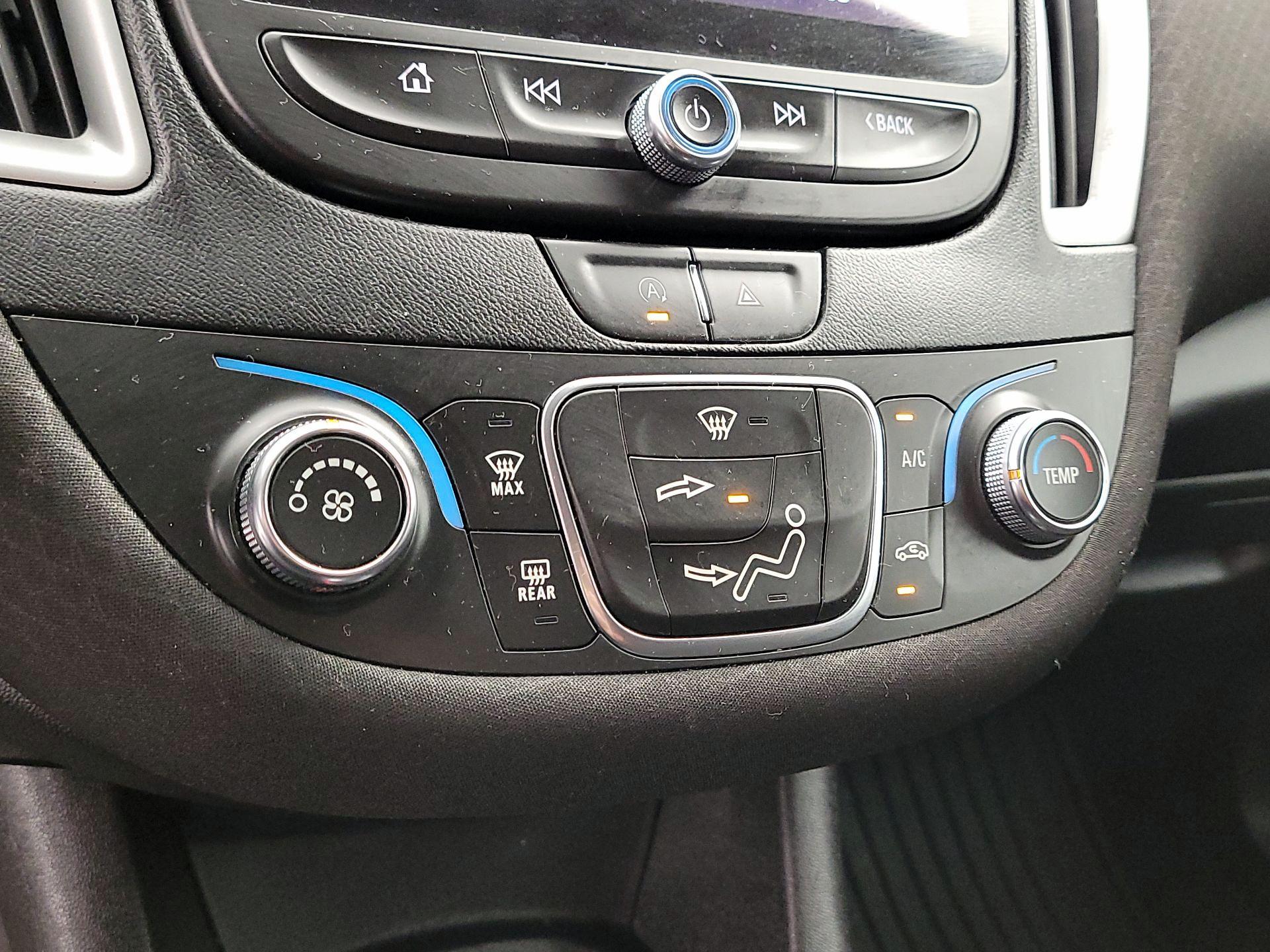 Thumbnail: 2022 Chevrolet Malibu - 16