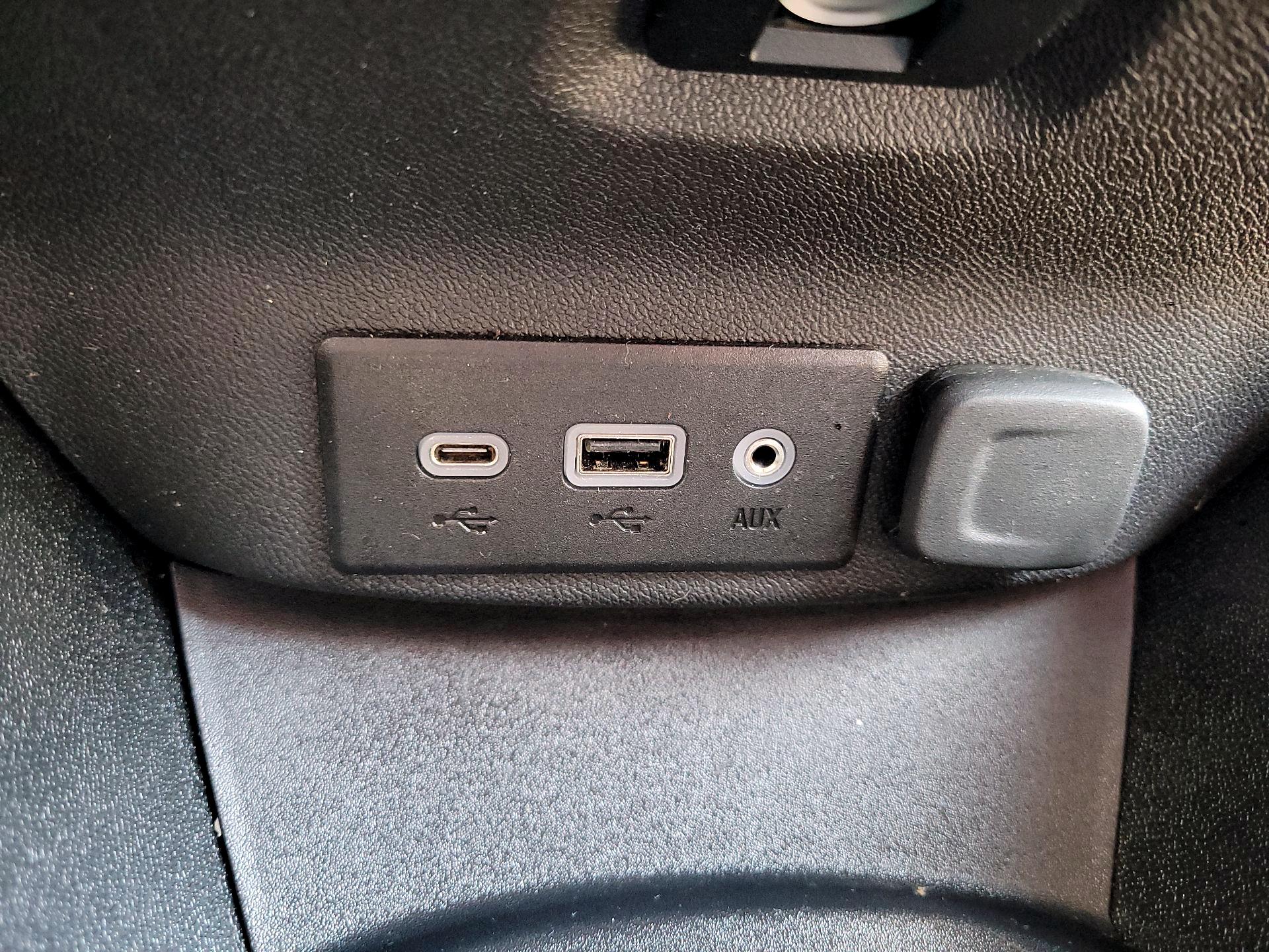 Thumbnail: 2022 Chevrolet Malibu - 18