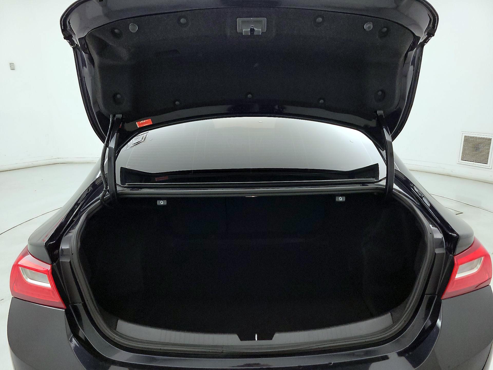 Thumbnail: 2022 Chevrolet Malibu - 20