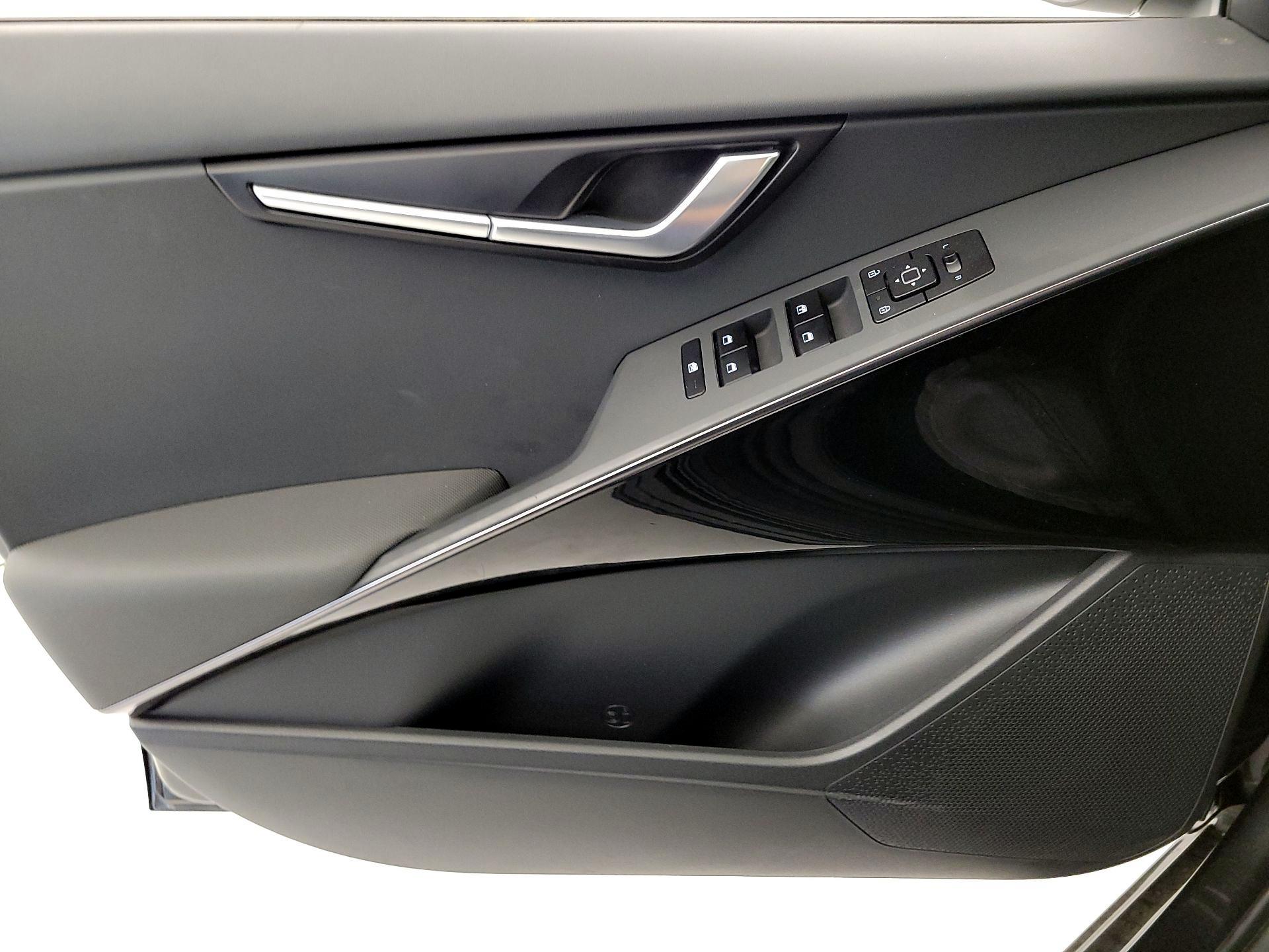 Thumbnail: 2025 Kia Niro - 12