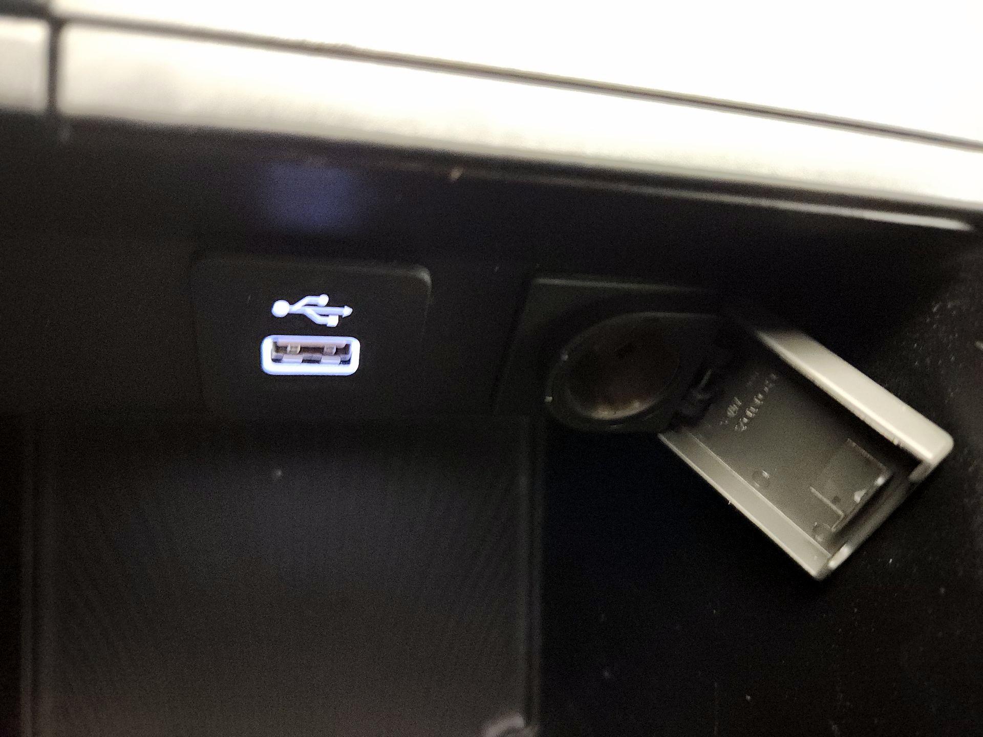 Thumbnail: 2023 Acura MDX - 18