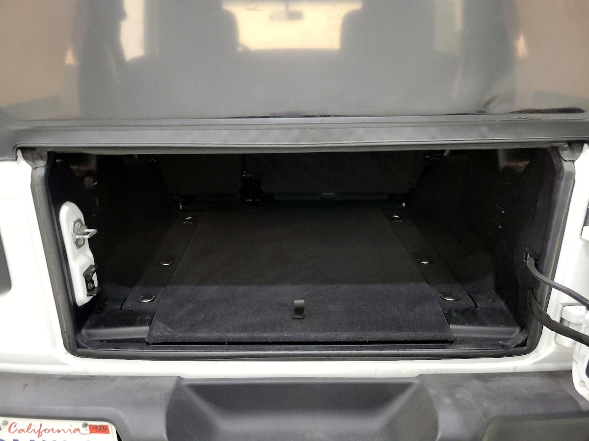 Trunk/Cargo (Seats Up)