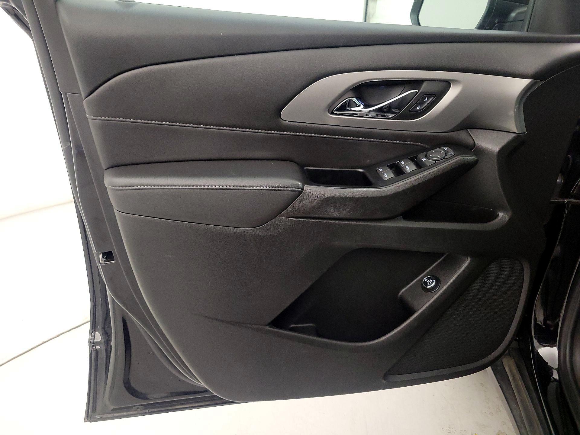 Thumbnail: 2023 Chevrolet Traverse - 12