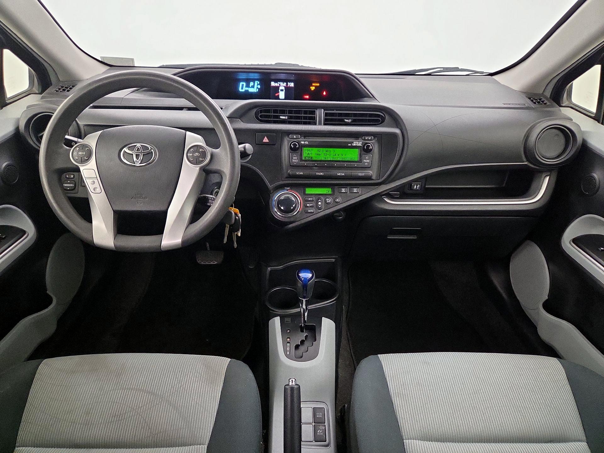 Thumbnail: 2014 Toyota Prius c - 9