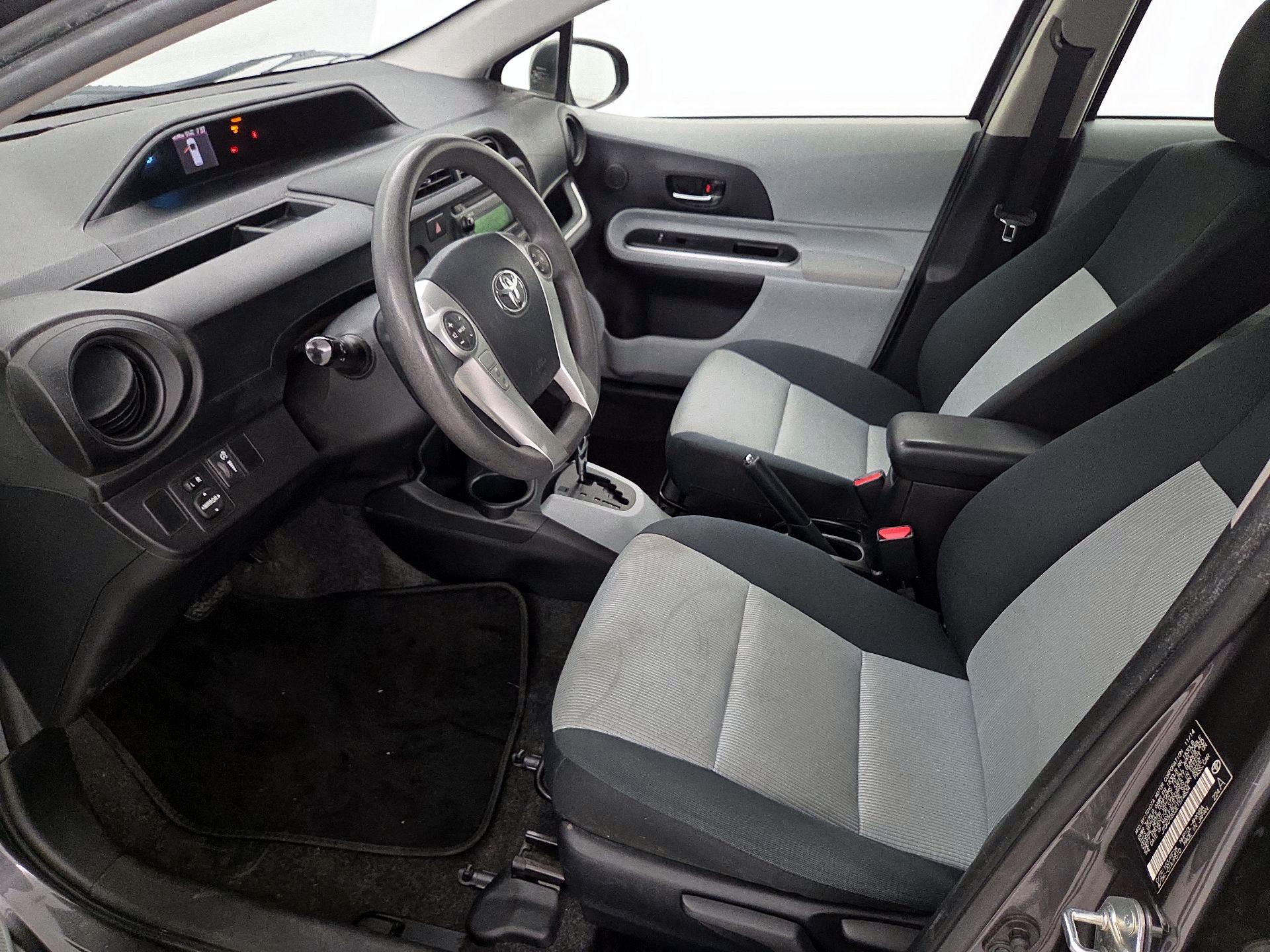 Thumbnail: 2014 Toyota Prius c - 11