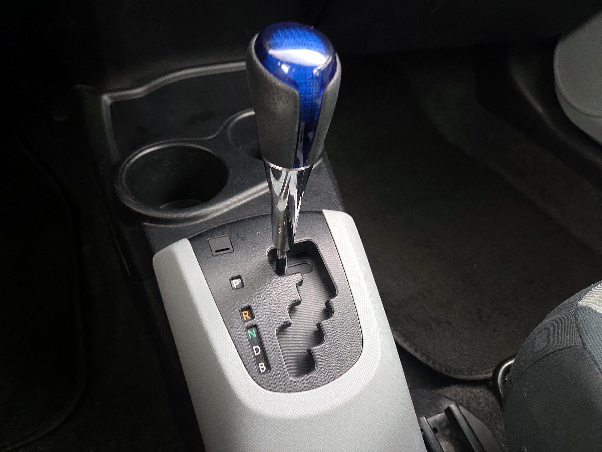 Thumbnail: 2014 Toyota Prius c - 16