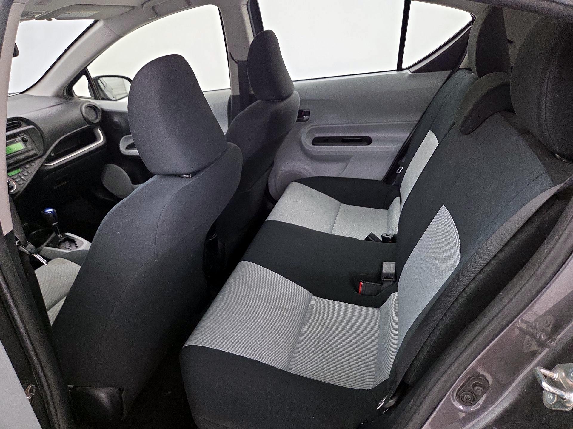 Thumbnail: 2014 Toyota Prius c - 18