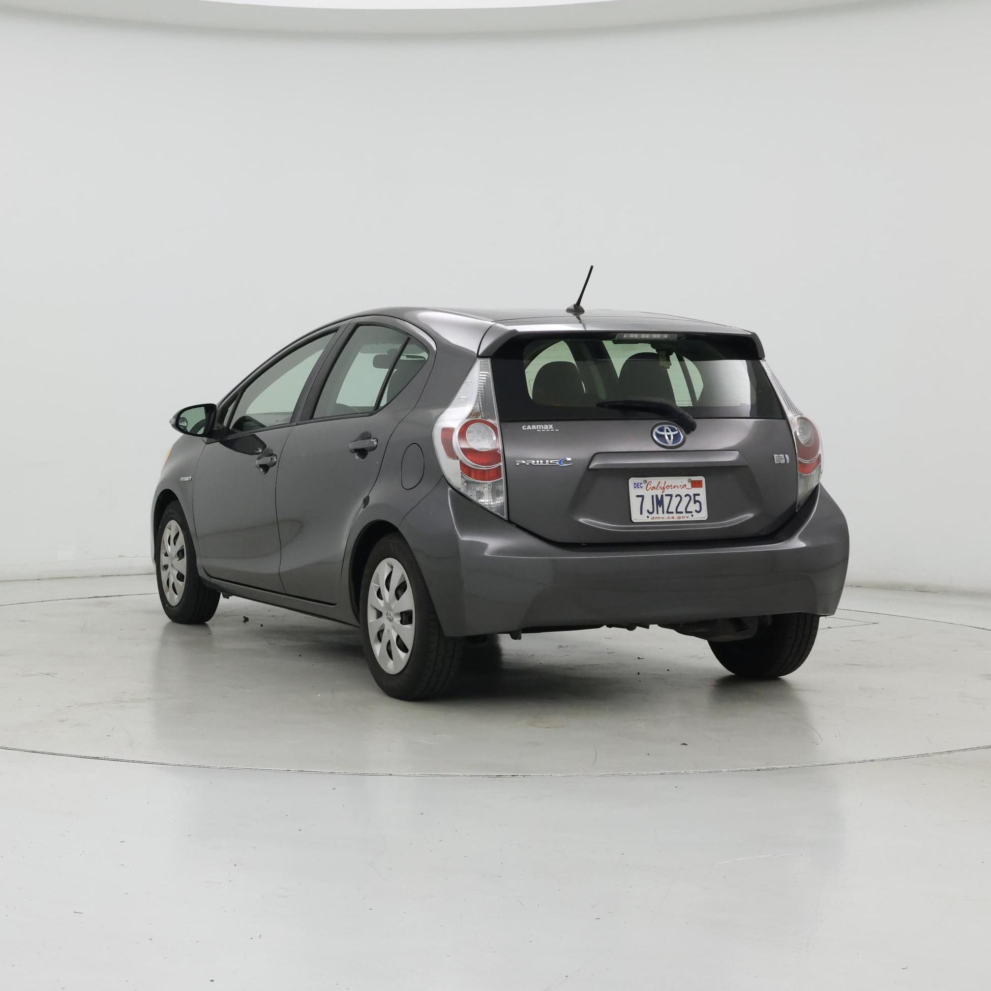Thumbnail: 2014 Toyota Prius c - 2