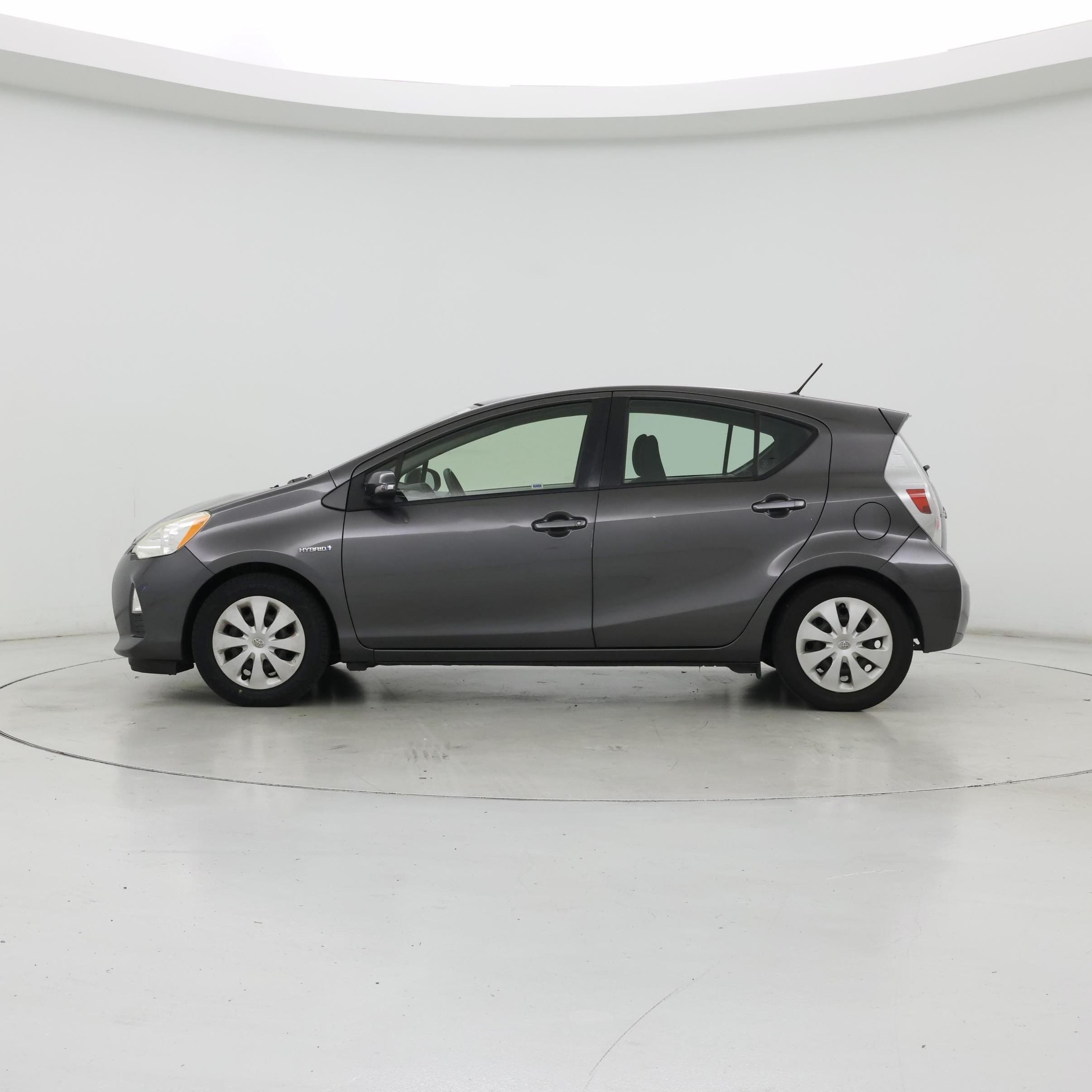 Thumbnail: 2014 Toyota Prius c - 3