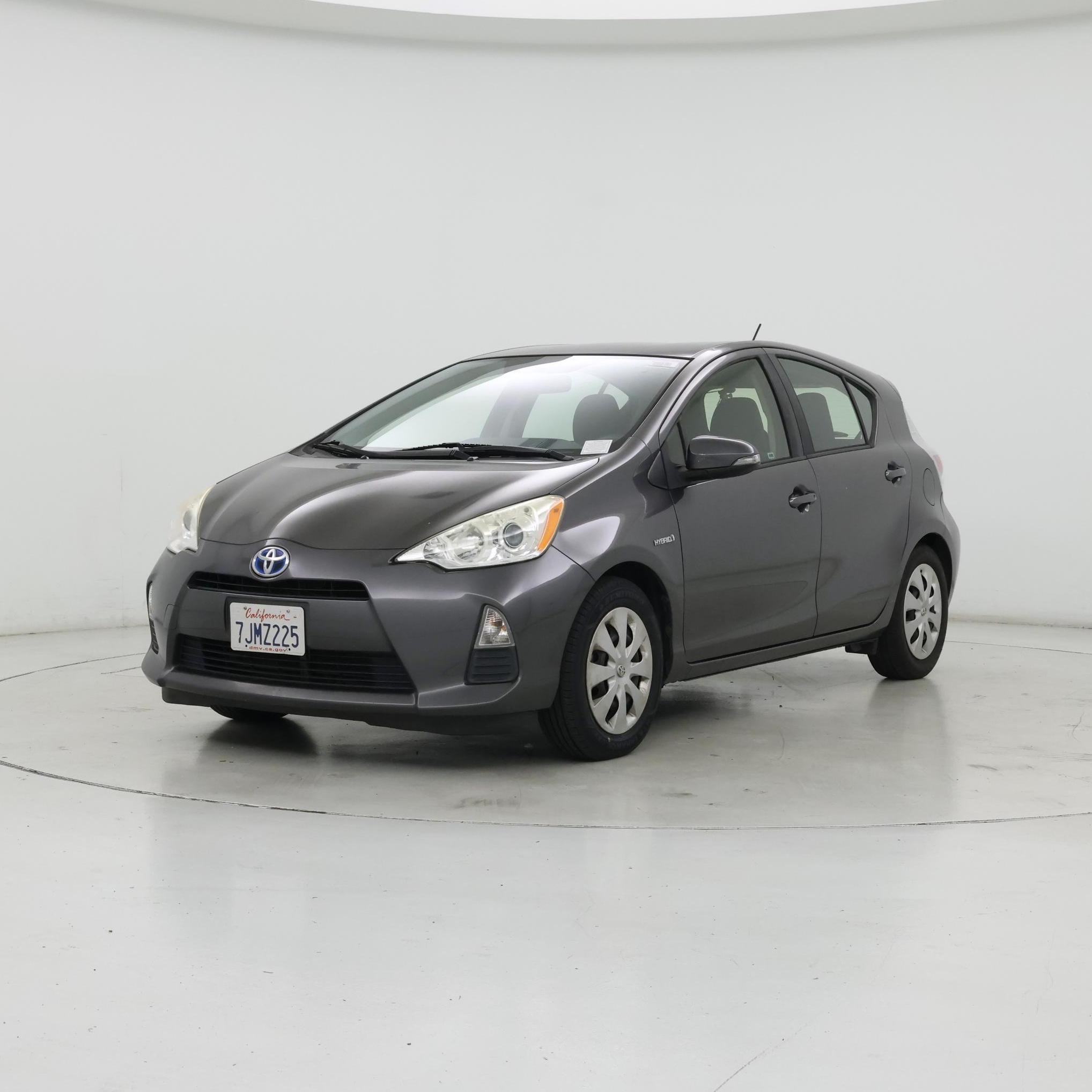 Thumbnail: 2014 Toyota Prius c - 4