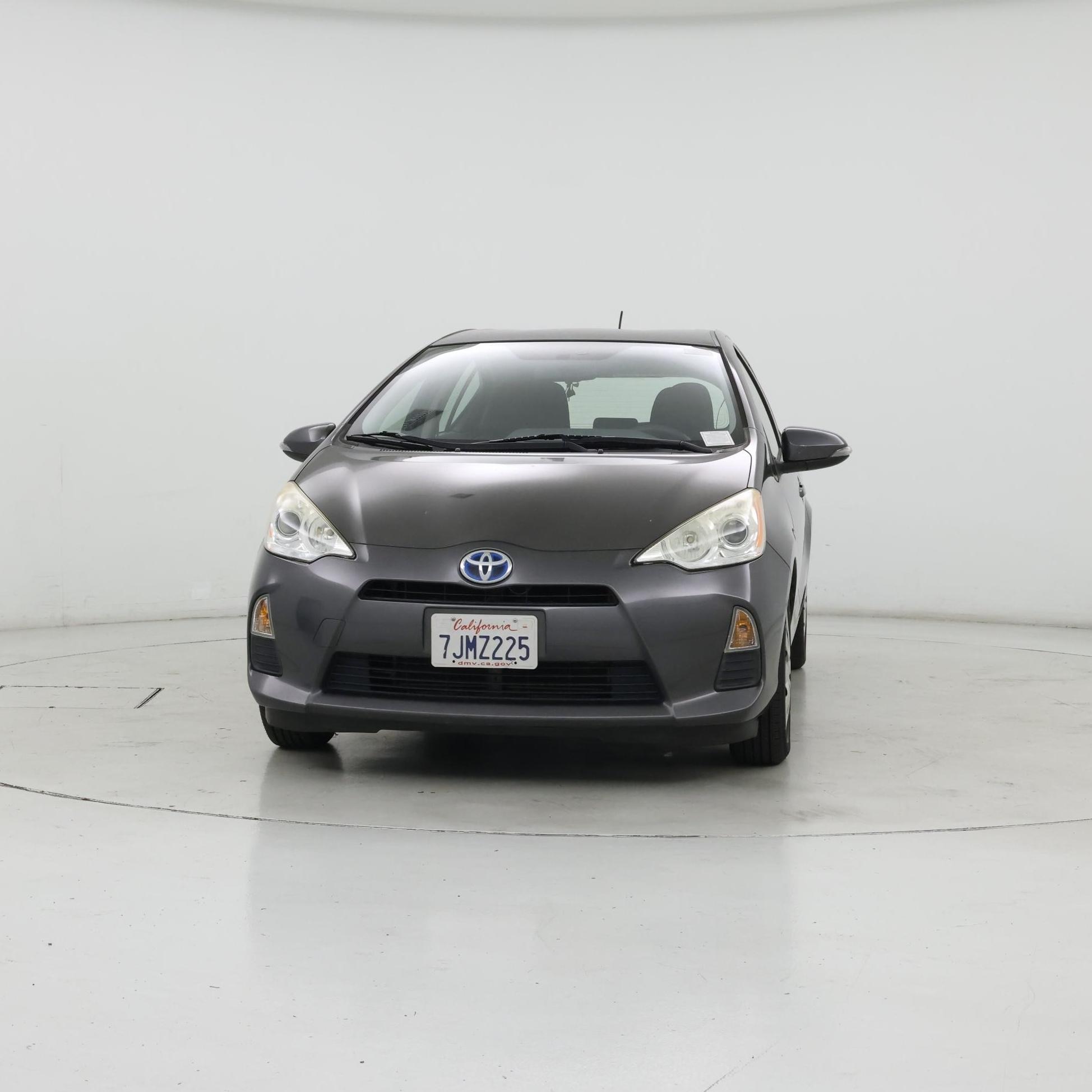 Thumbnail: 2014 Toyota Prius c - 5