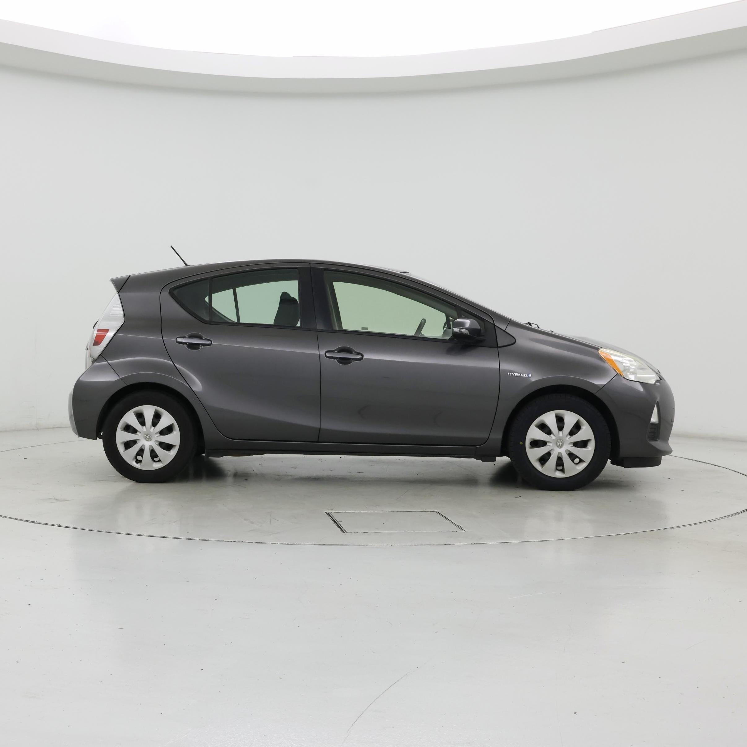 Thumbnail: 2014 Toyota Prius c - 7