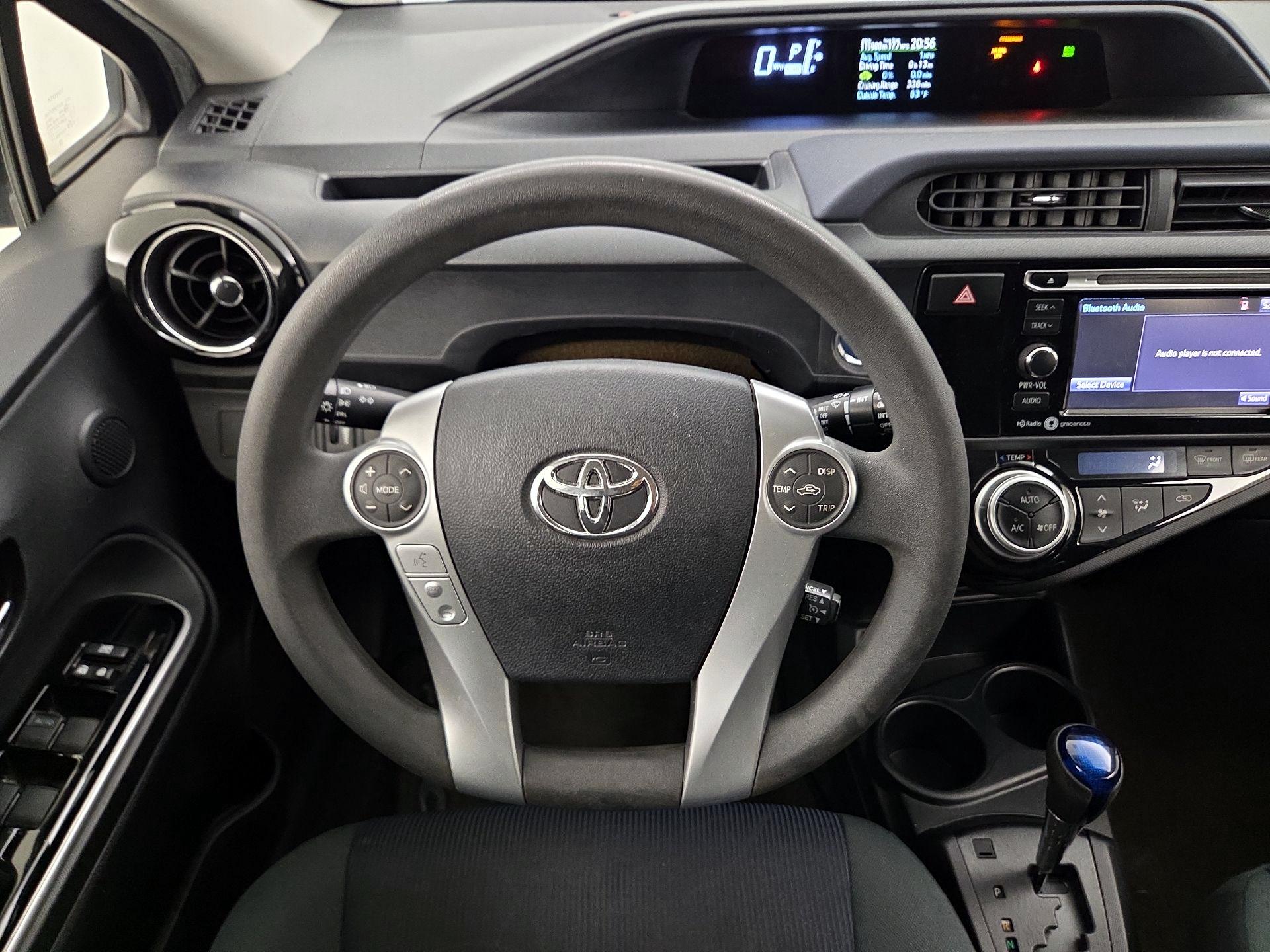 Thumbnail: 2015 Toyota Prius c - 10
