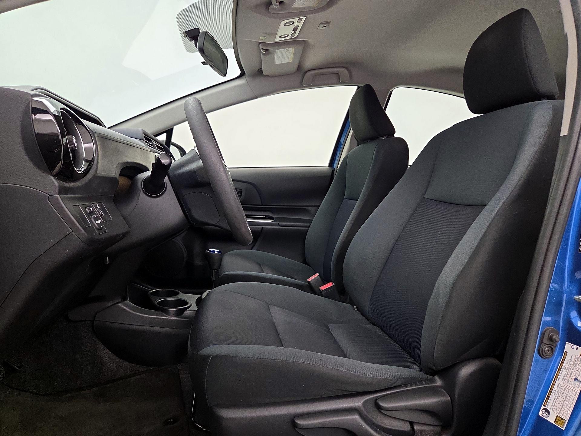 Thumbnail: 2015 Toyota Prius c - 11