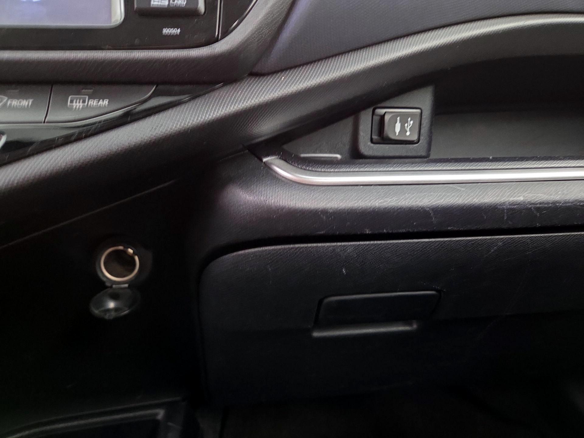 Thumbnail: 2015 Toyota Prius c - 17