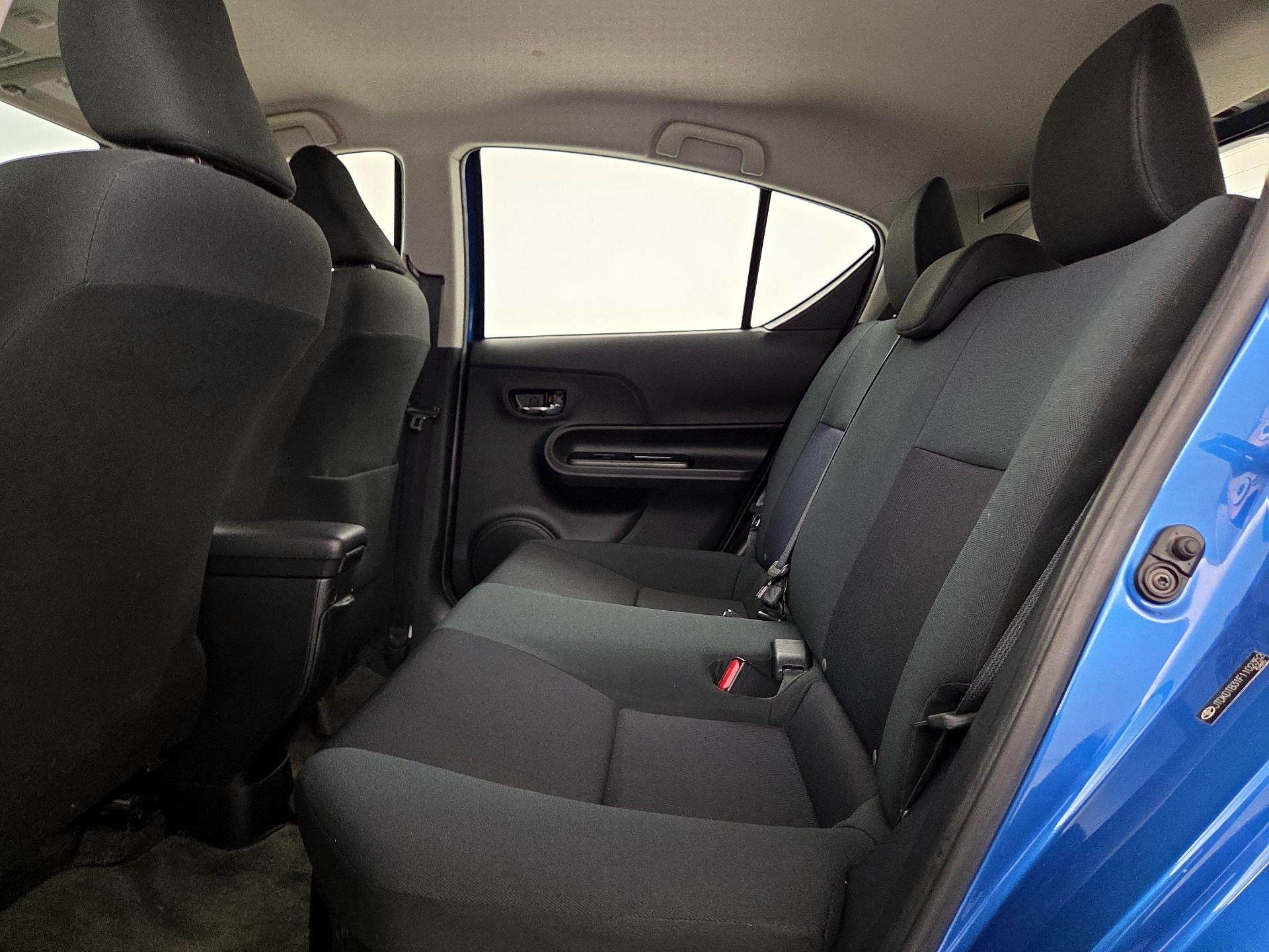 Thumbnail: 2015 Toyota Prius c - 18