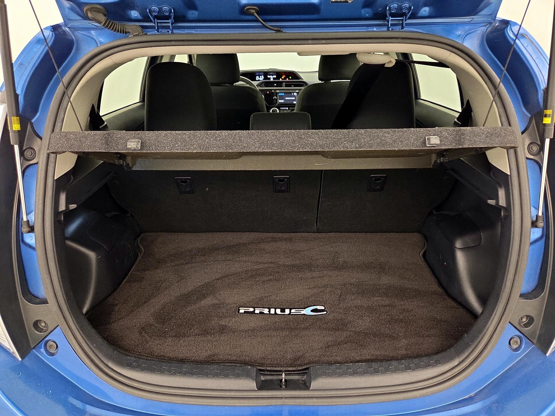 Thumbnail: 2015 Toyota Prius c - 19