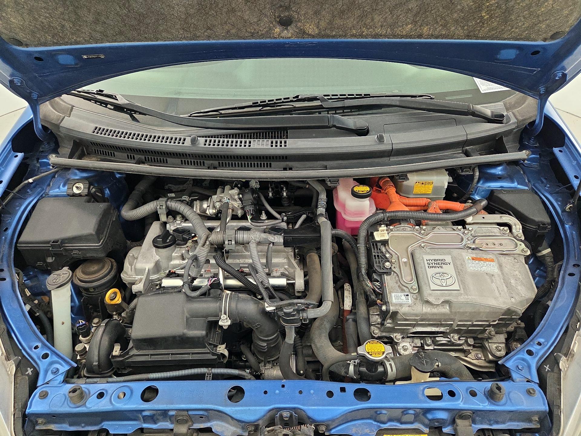 Thumbnail: 2015 Toyota Prius c - 20