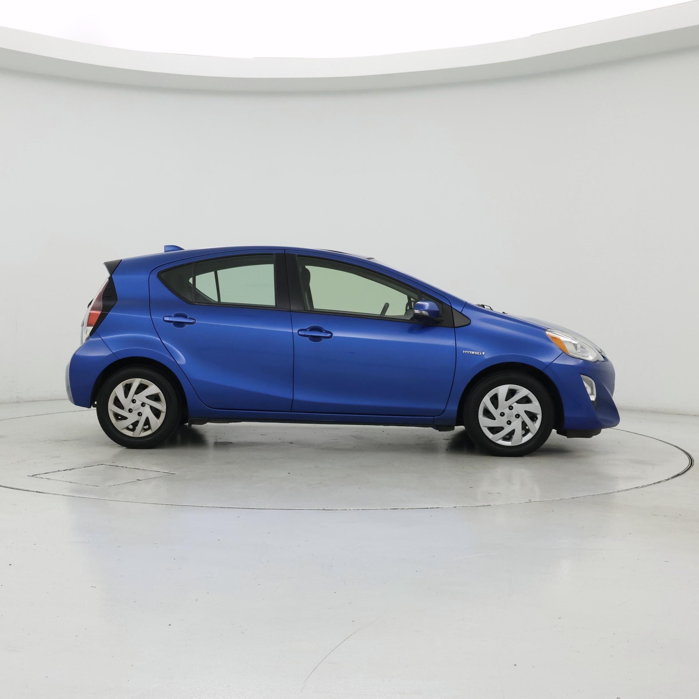 Thumbnail: 2015 Toyota Prius c - 7