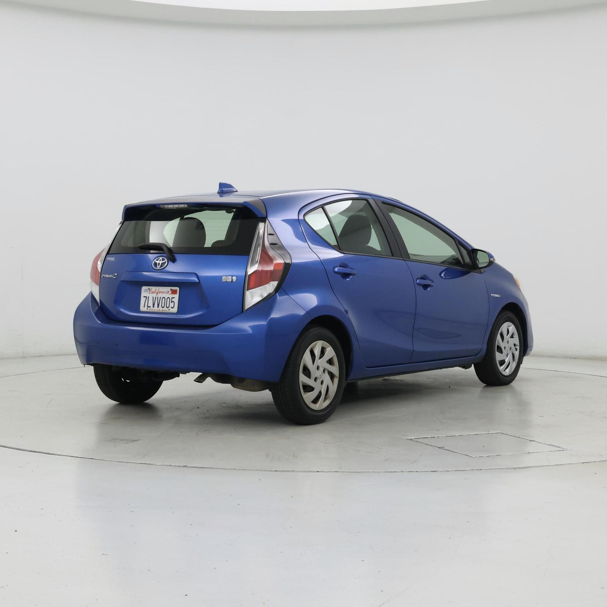 Thumbnail: 2015 Toyota Prius c - 8