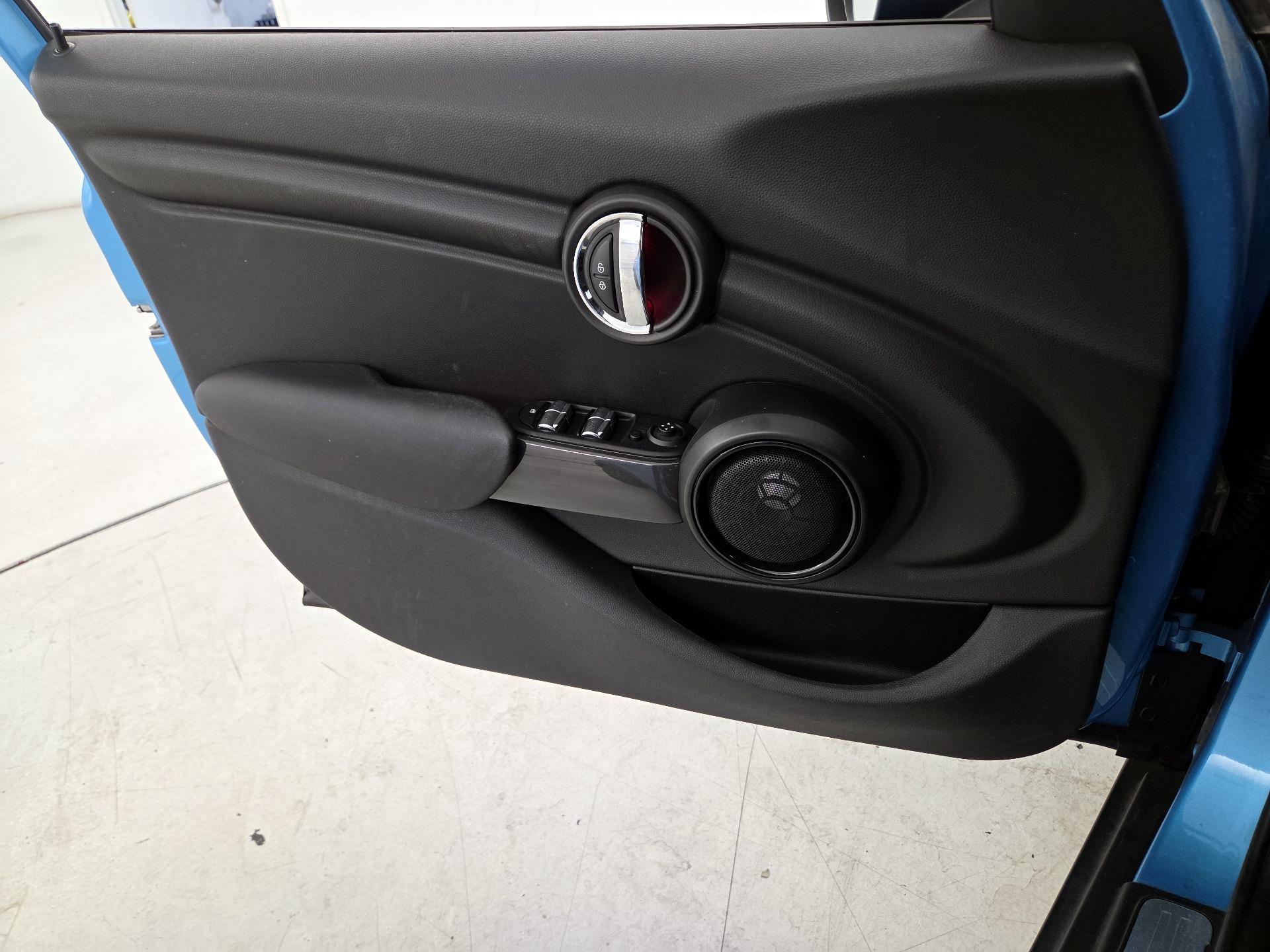 Thumbnail: 2018 MINI Cooper Hardtop - 12