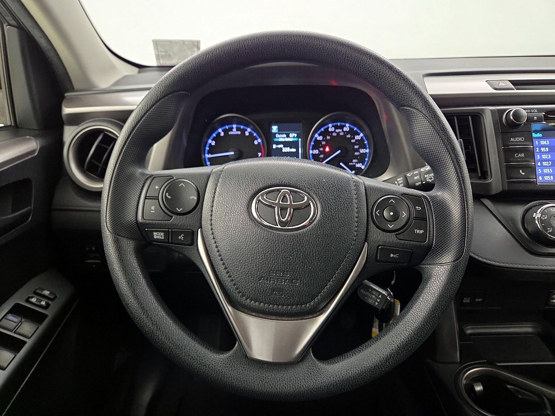 Thumbnail: 2017 Toyota RAV4 - 10