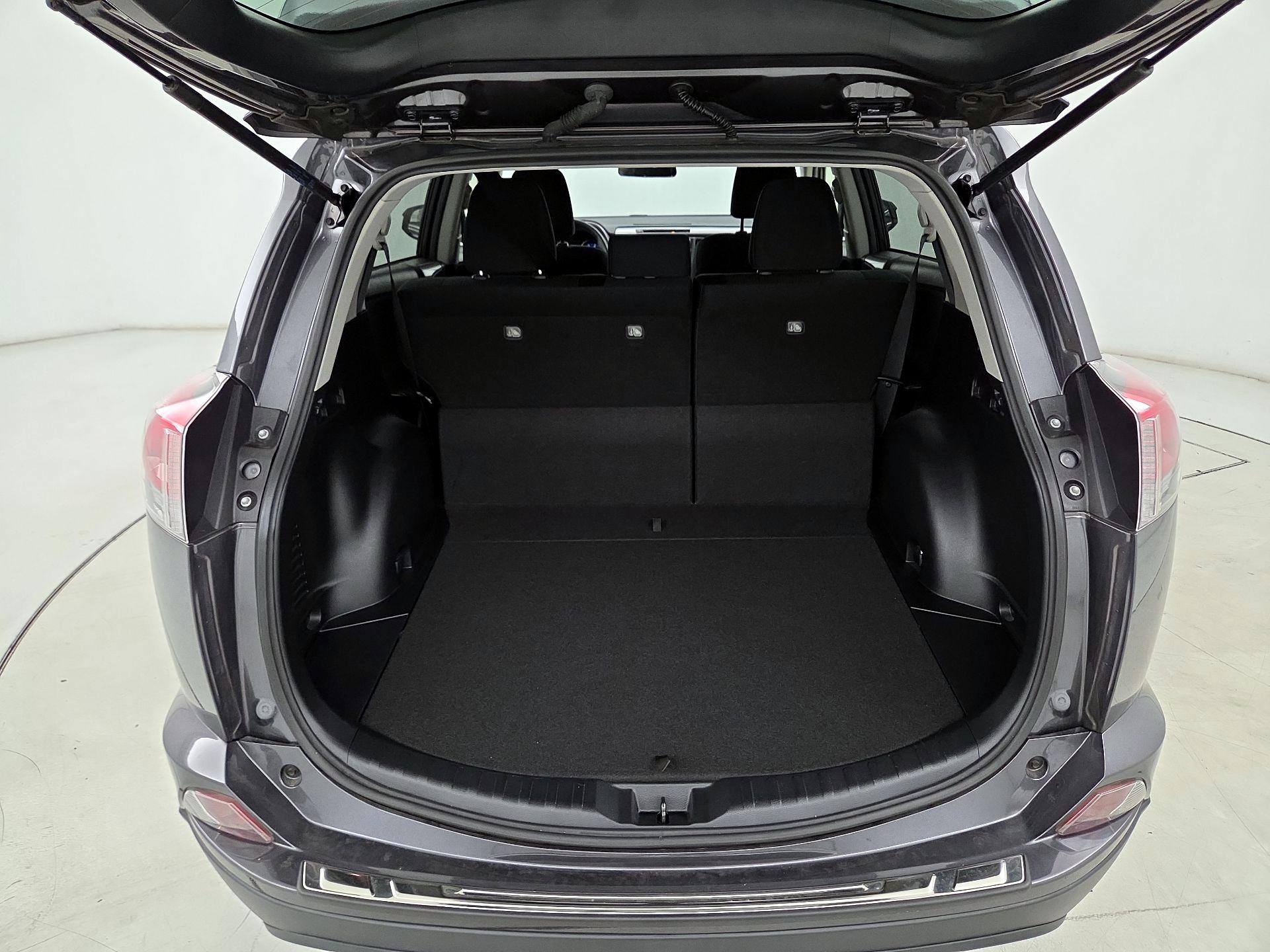 Thumbnail: 2017 Toyota RAV4 - 20