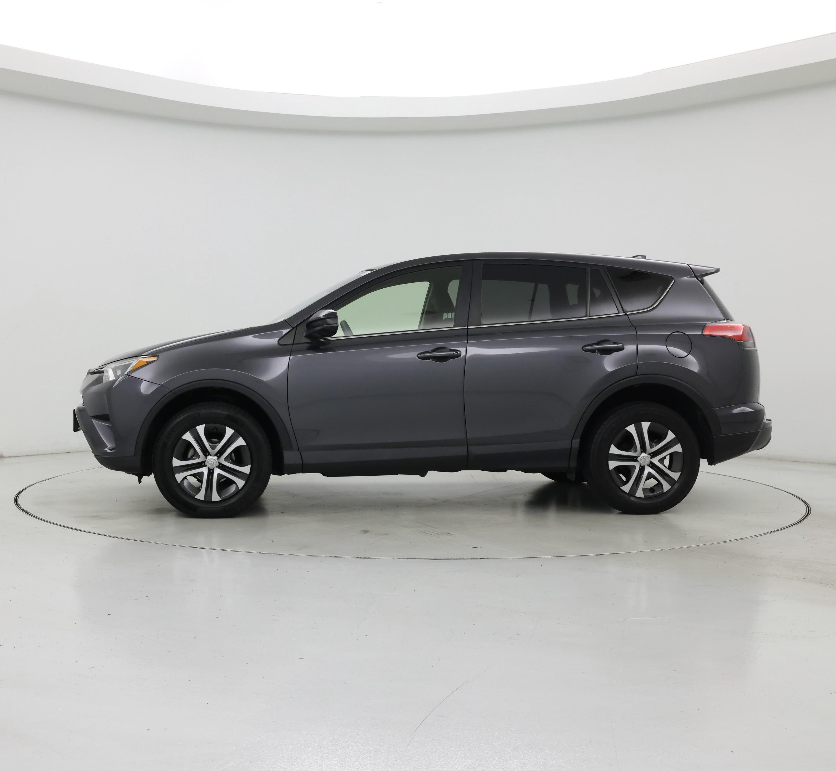 Thumbnail: 2017 Toyota RAV4 - 3