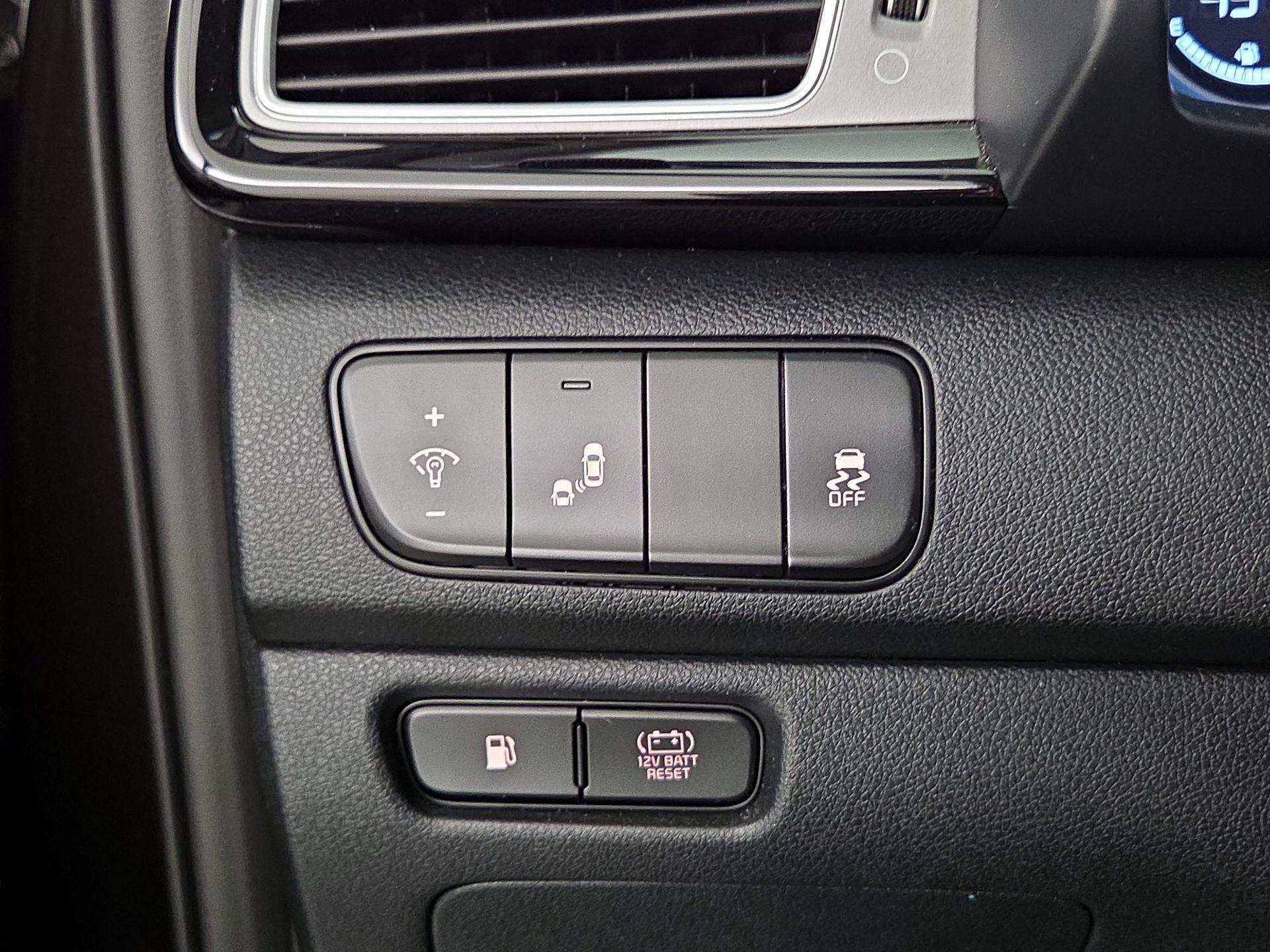 Thumbnail: 2017 Kia Niro - 13