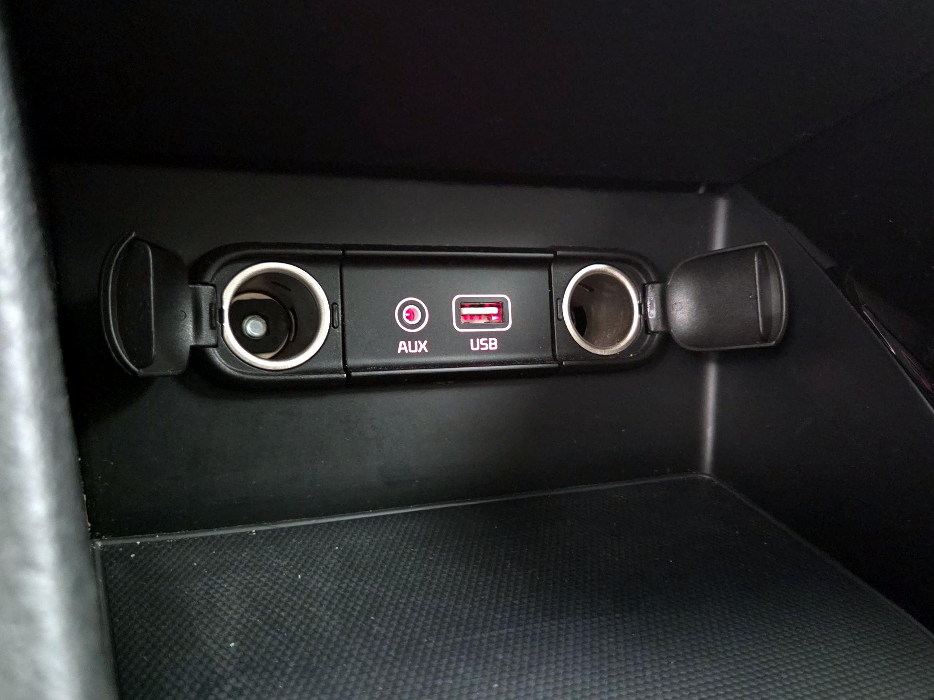 Thumbnail: 2017 Kia Niro - 19