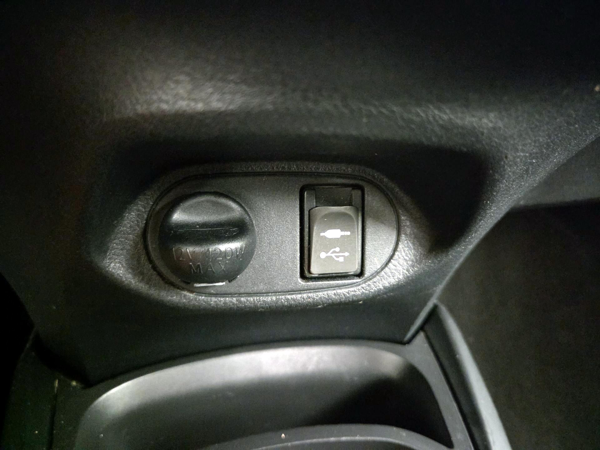 Thumbnail: 2016 Toyota Yaris - 17