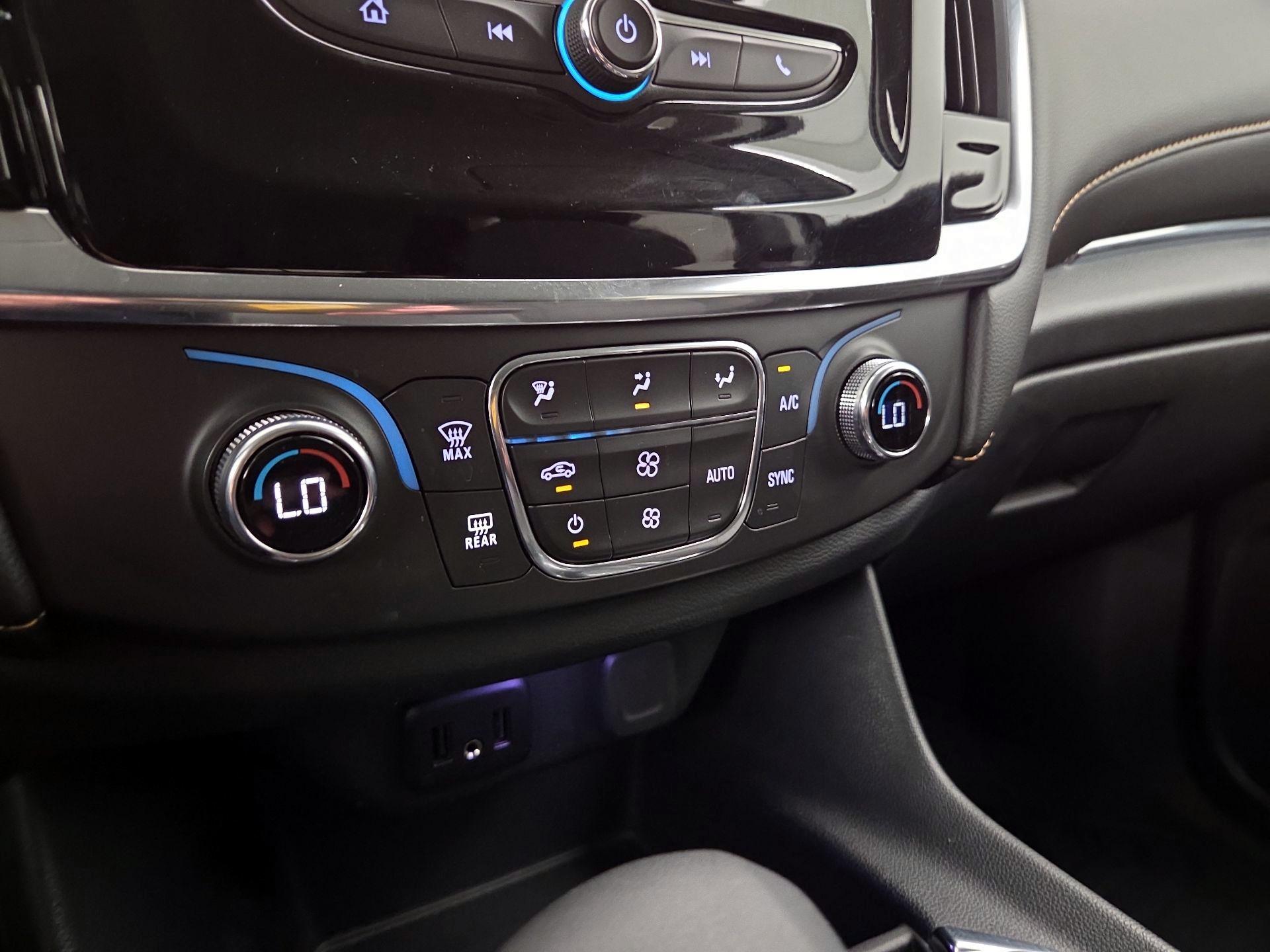 Thumbnail: 2021 Chevrolet Traverse - 16