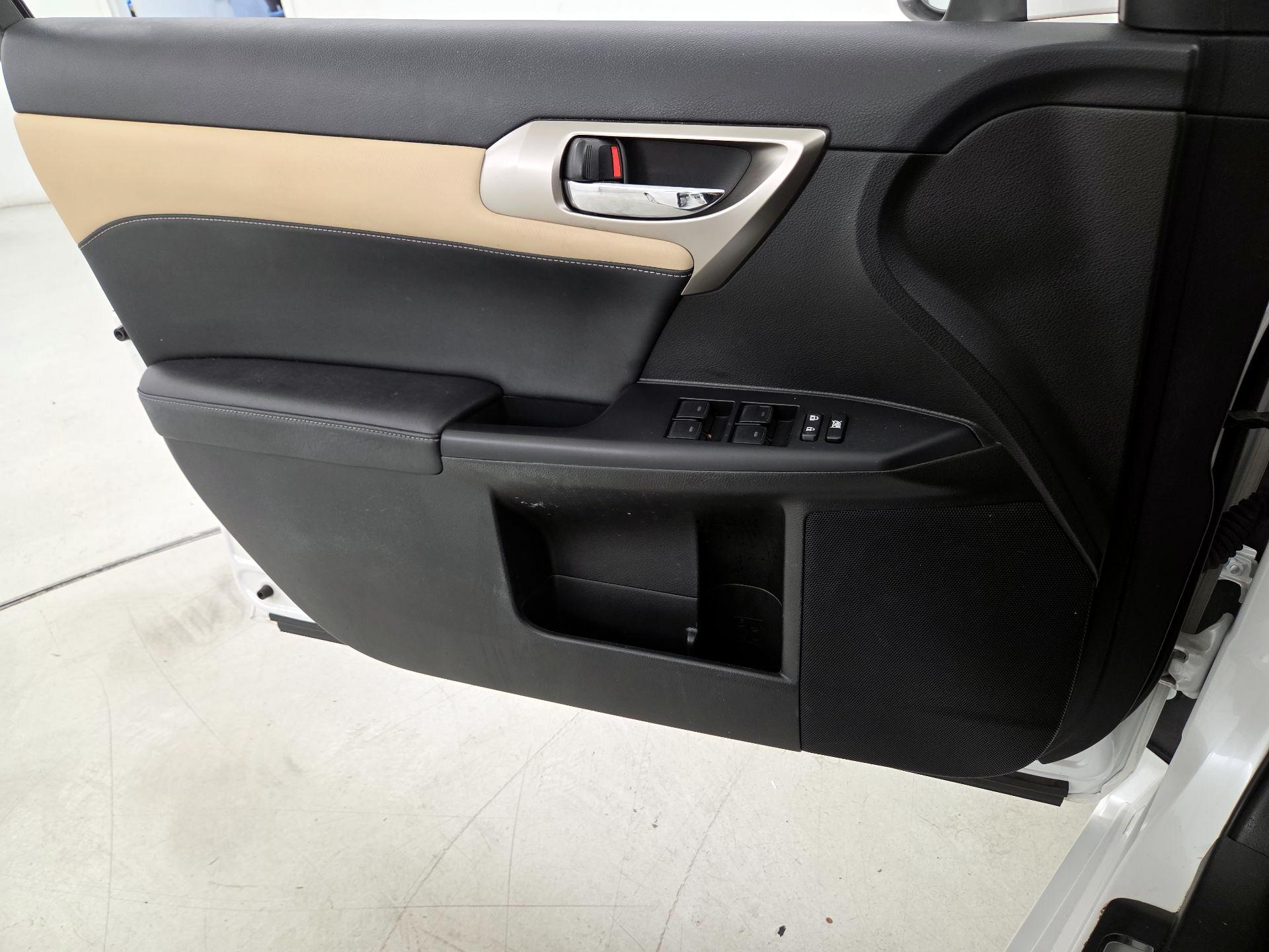 Thumbnail: 2016 Lexus CT - 12