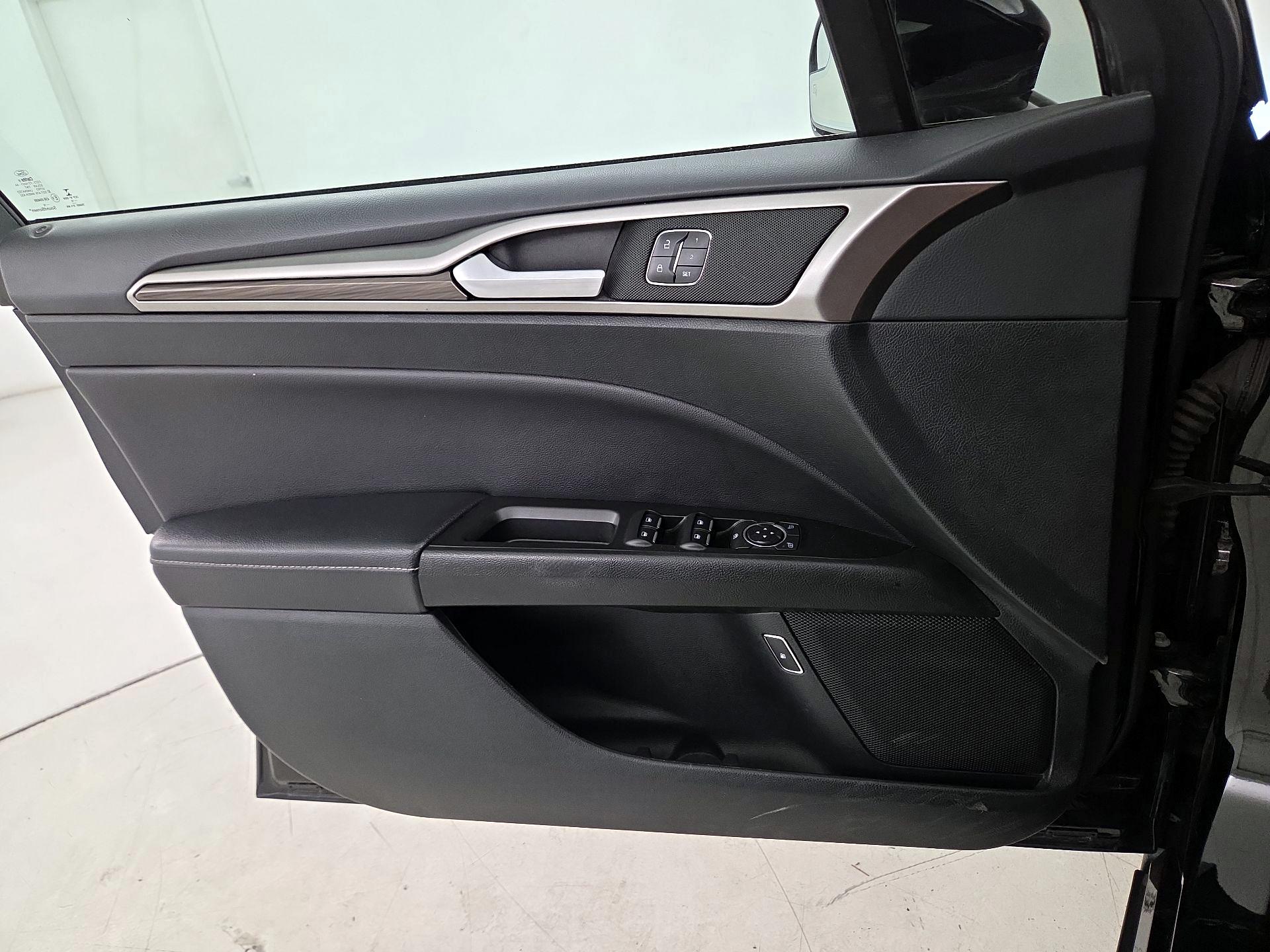 Thumbnail: 2017 Ford Fusion - 12