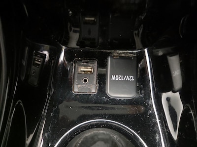 USB/AUX Ports