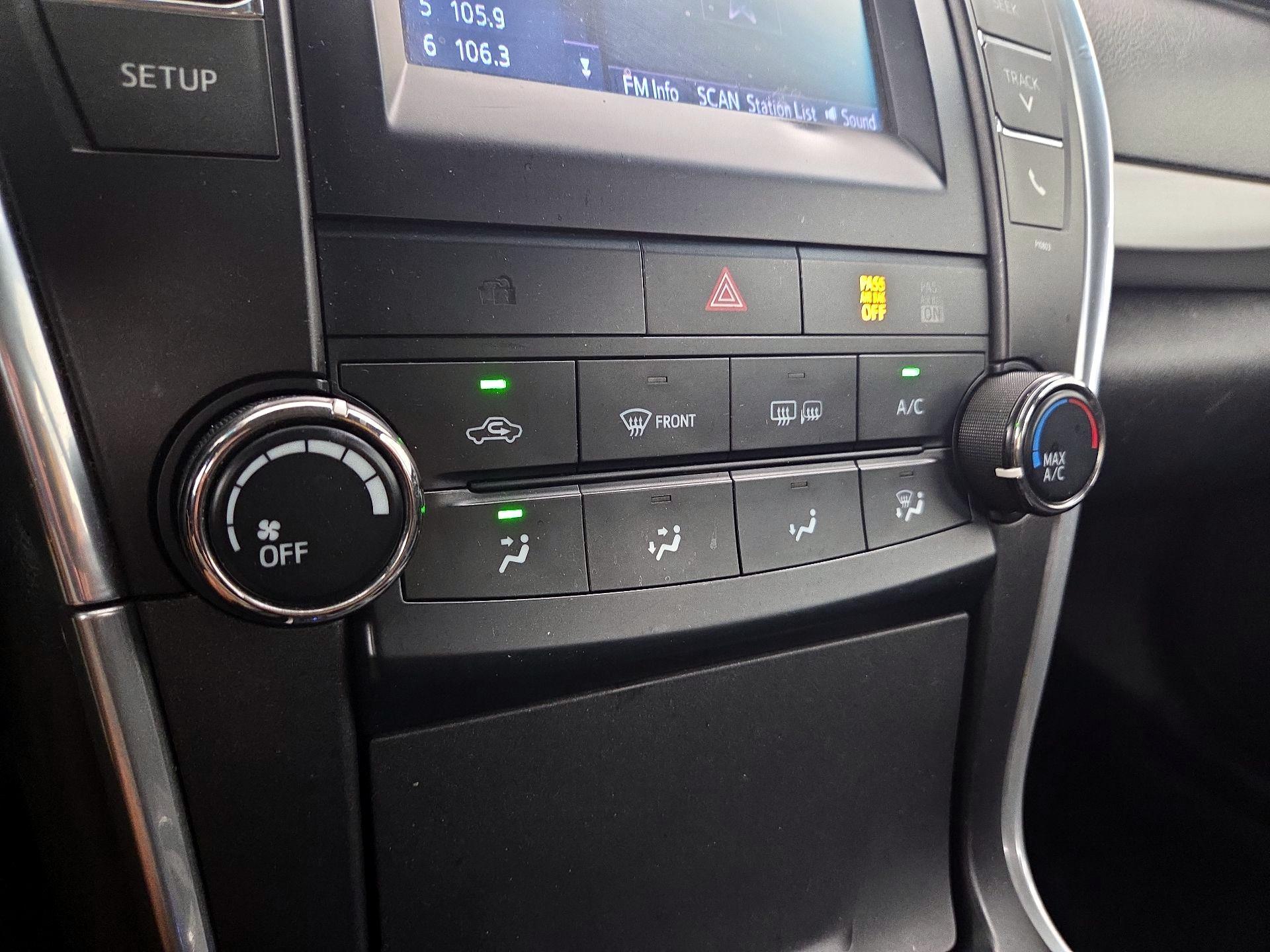 Thumbnail: 2015 Toyota Camry - 16