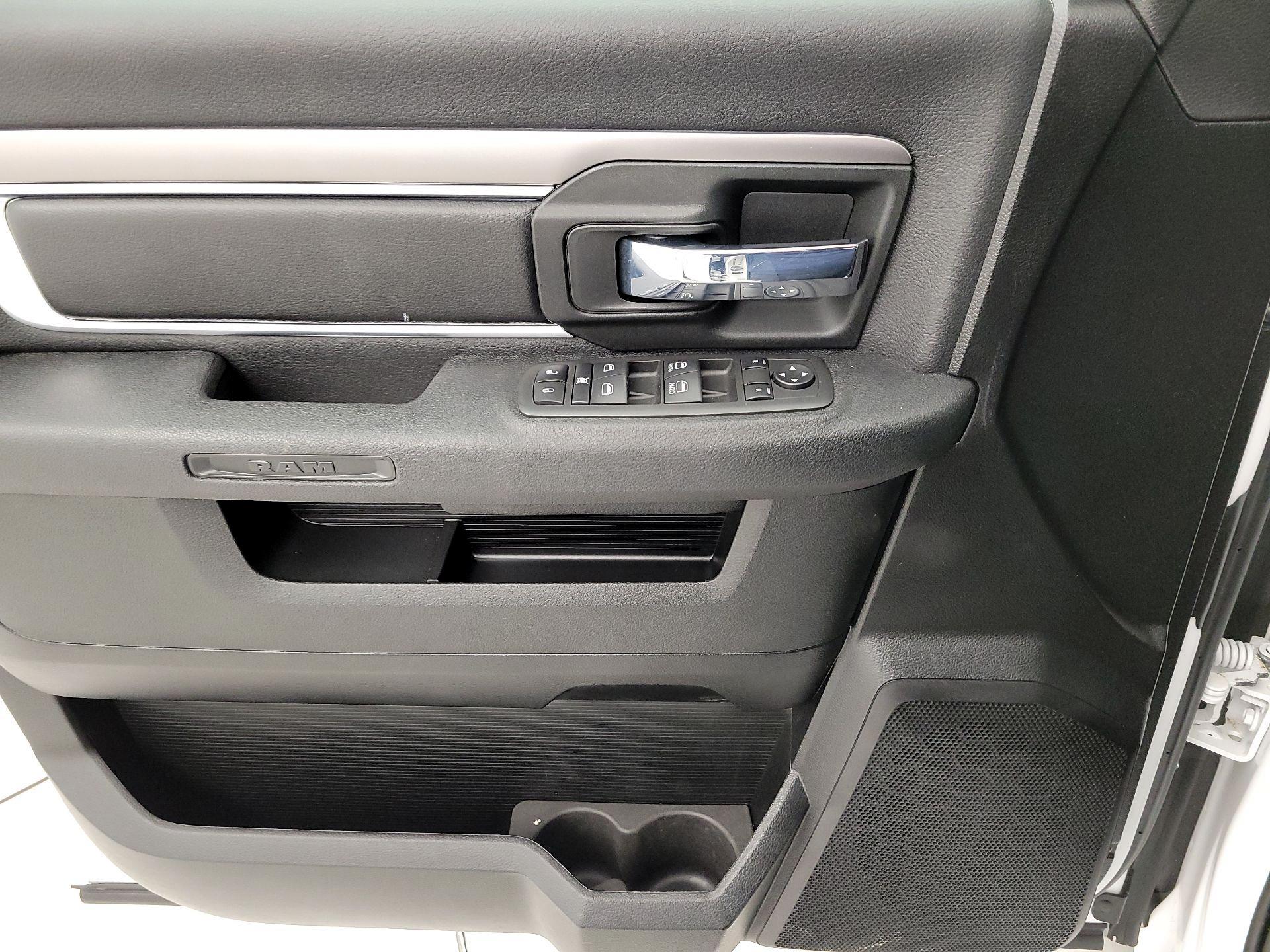 Thumbnail: 2022 RAM 1500 Classic - 12