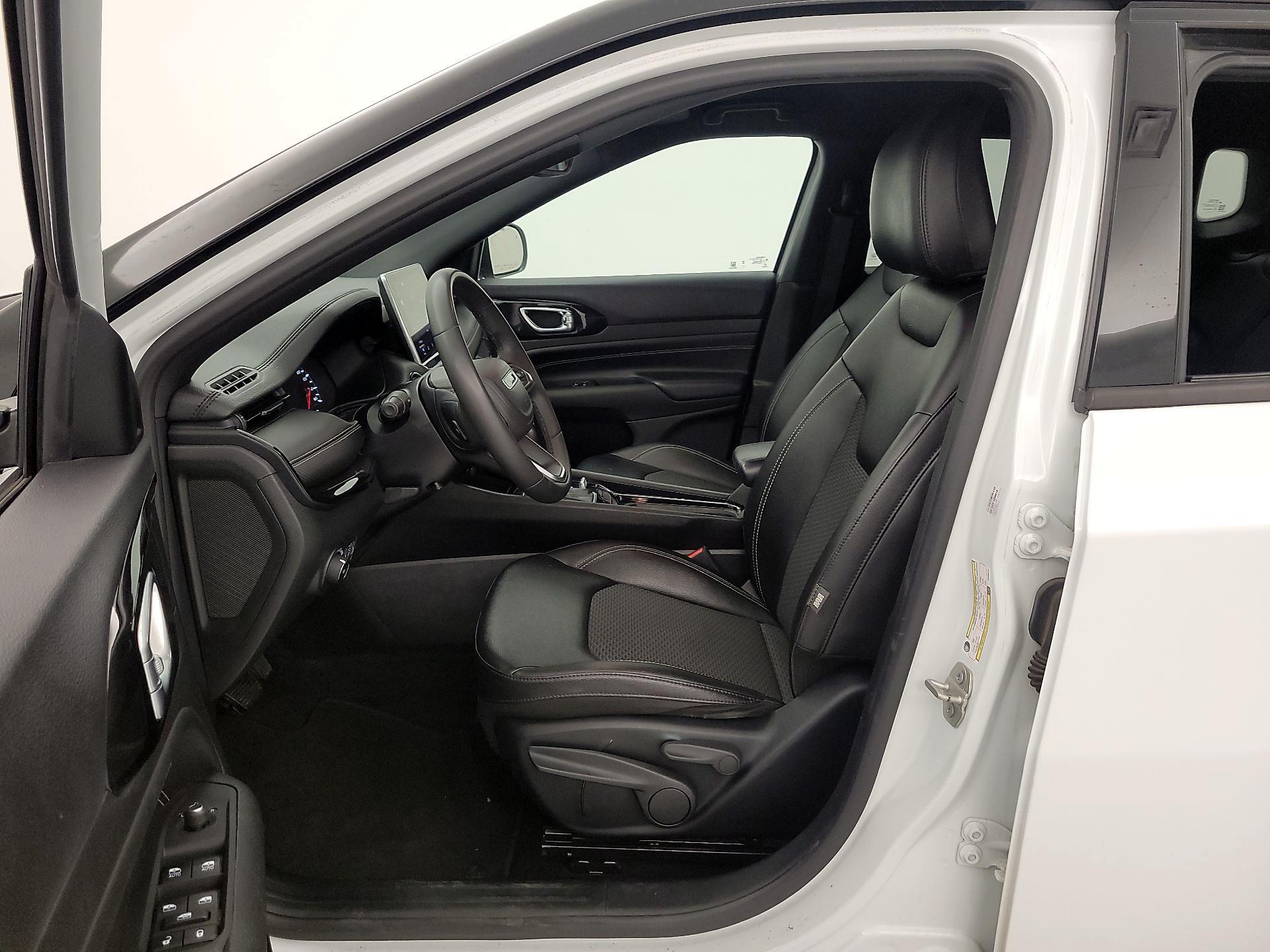 Thumbnail: 2023 Jeep Compass - 11