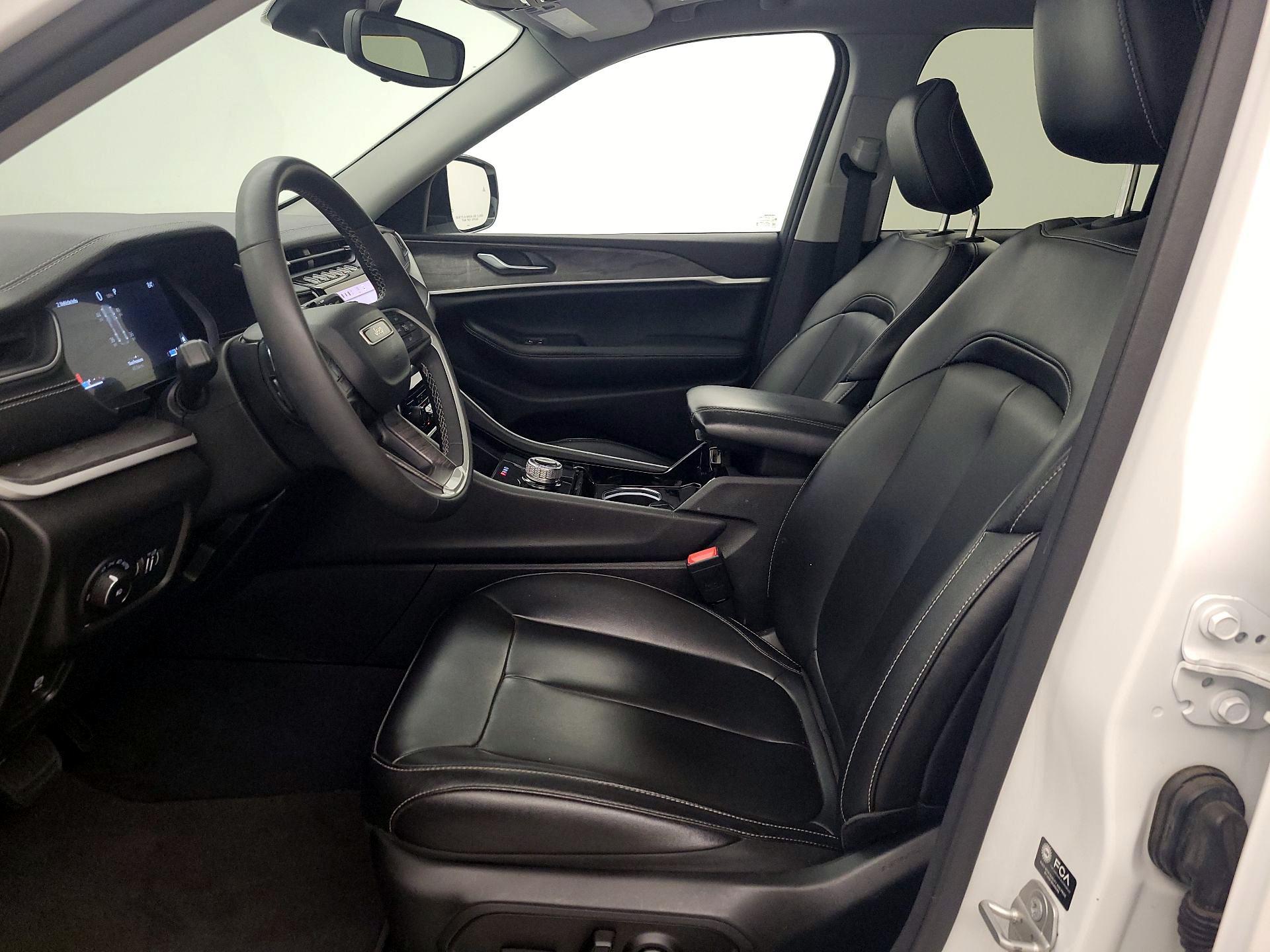 Thumbnail: 2023 Jeep Grand Cherokee - 11