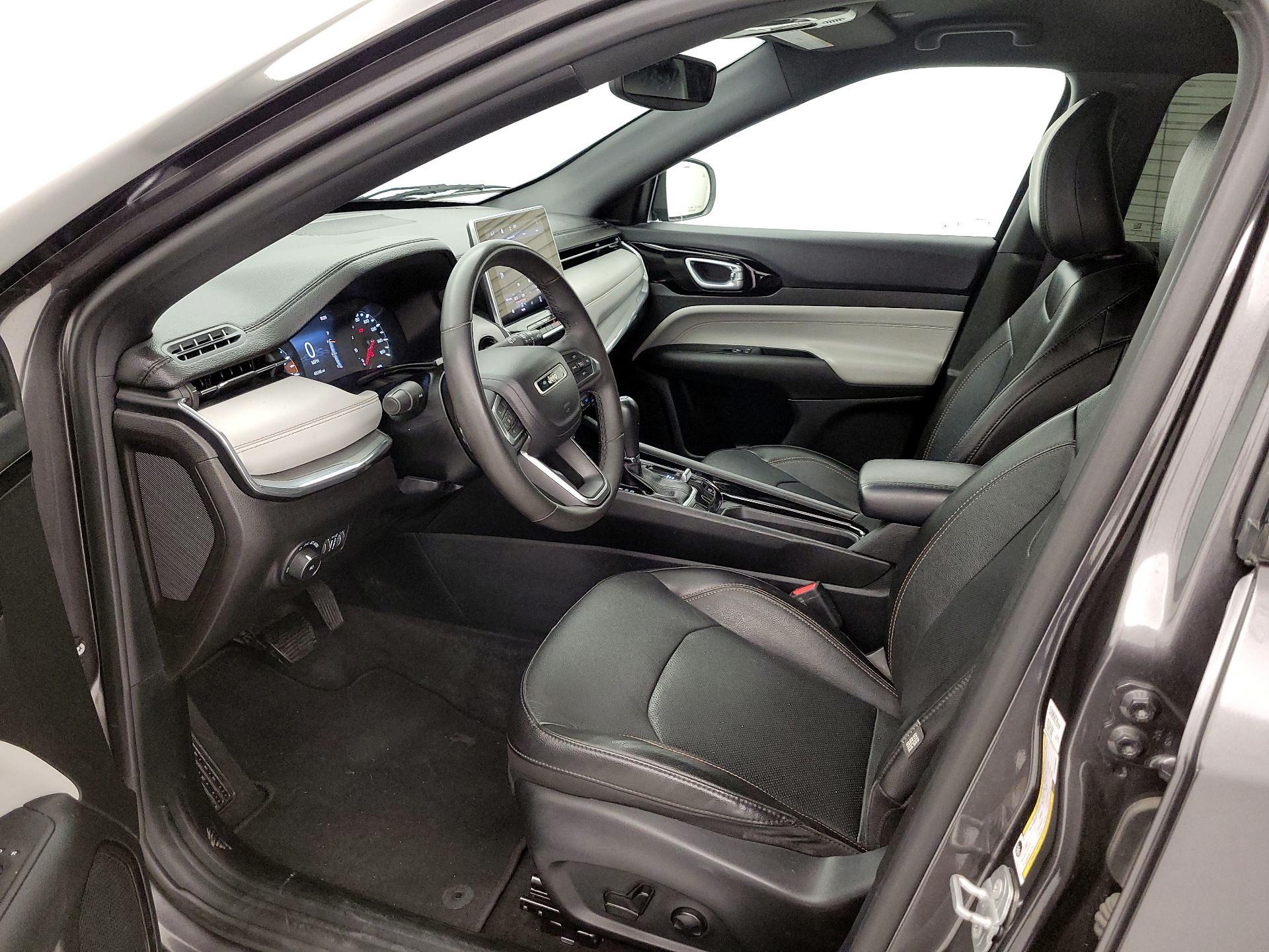 Thumbnail: 2023 Jeep Compass - 11