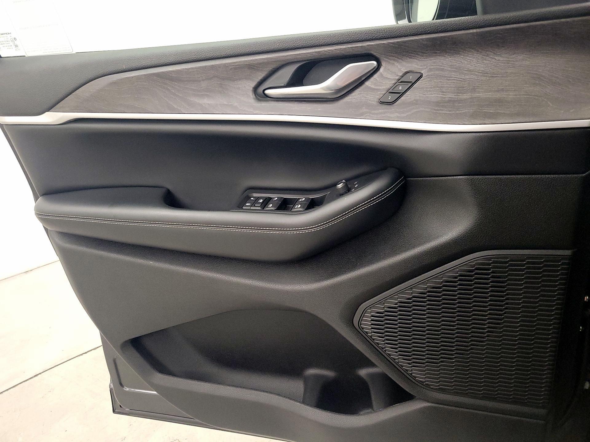 Thumbnail: 2023 Jeep Grand Cherokee - 12