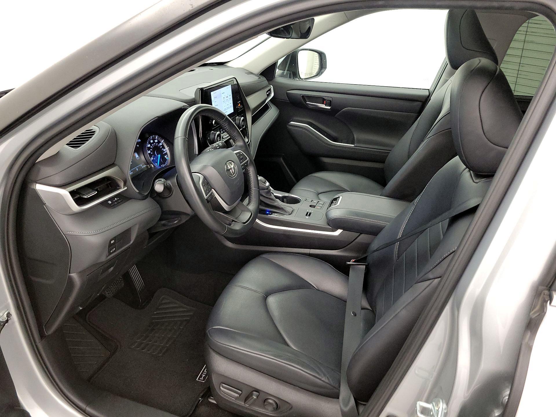 Thumbnail: 2023 Toyota Highlander - 11