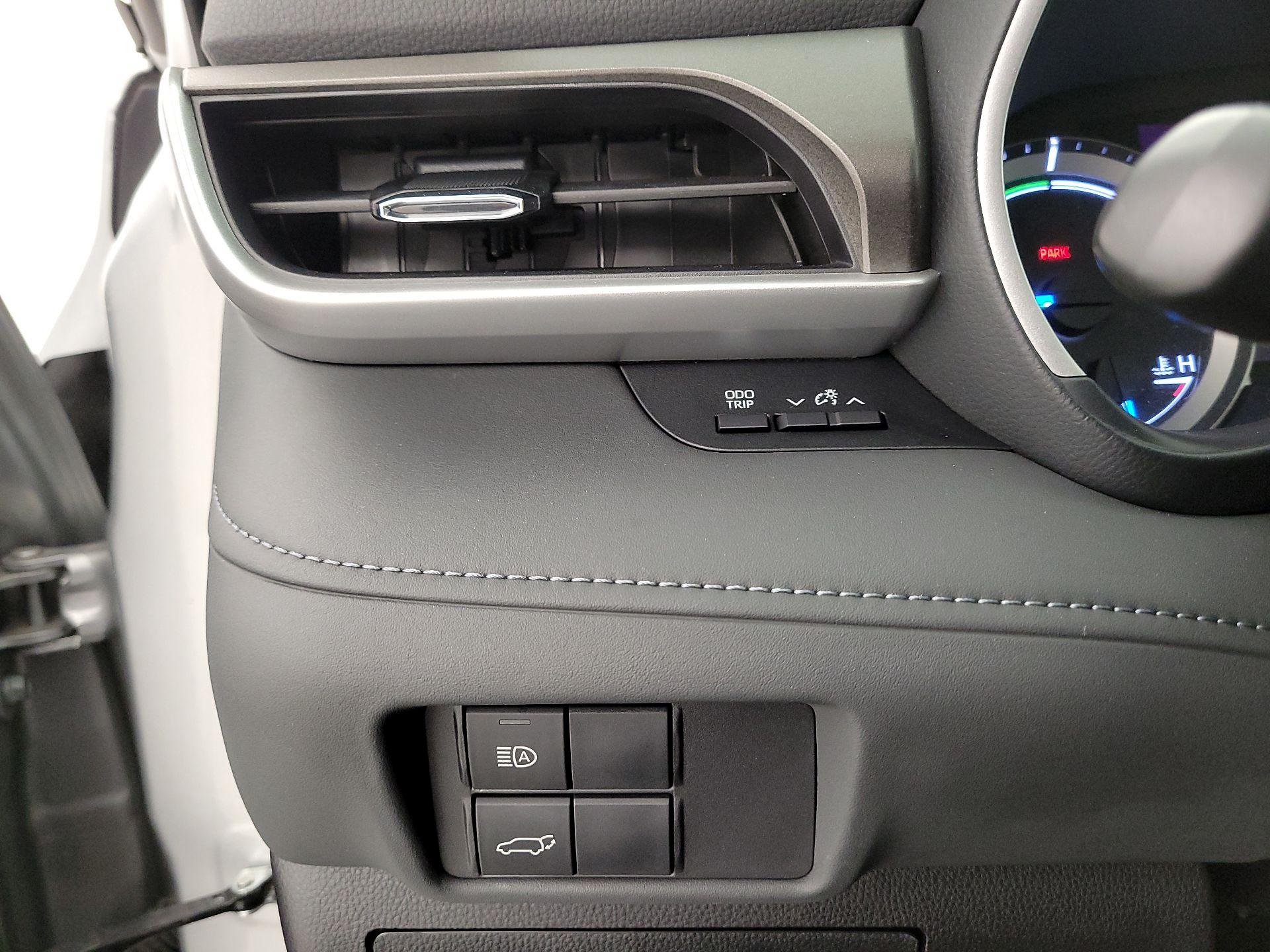 Thumbnail: 2023 Toyota Highlander - 13