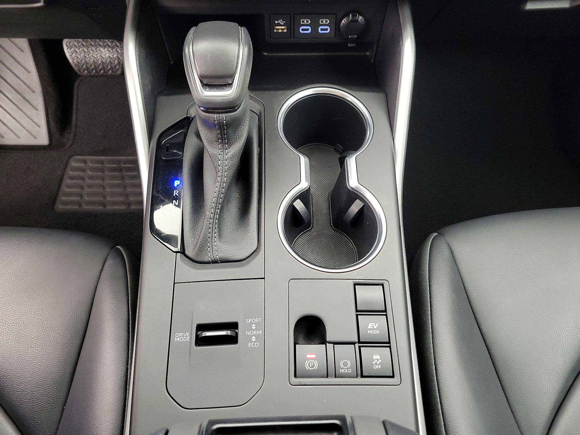 Thumbnail: 2023 Toyota Highlander - 17